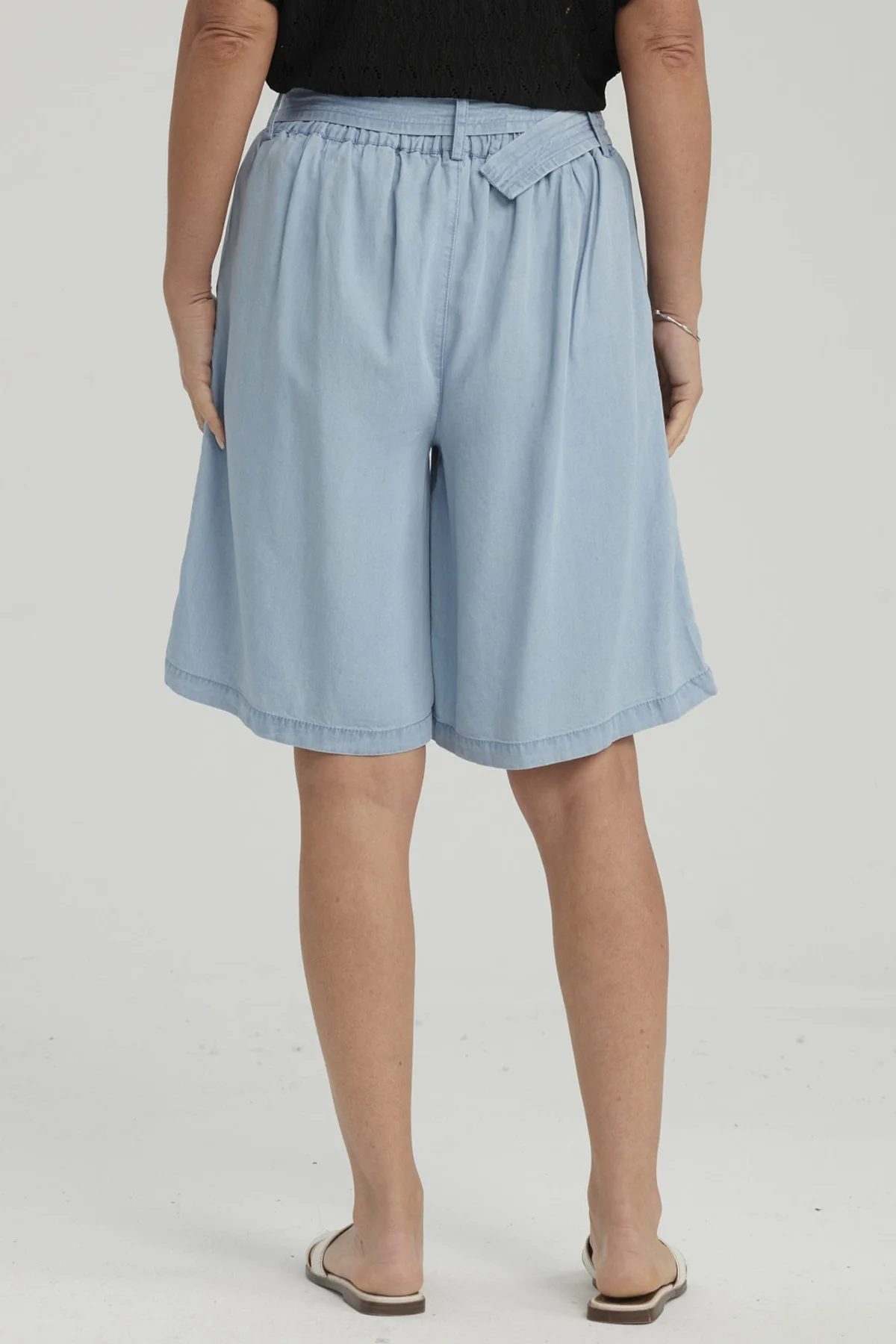 Bermuda Mujer Tencel Tiro Alto Azul Claro - Image 3