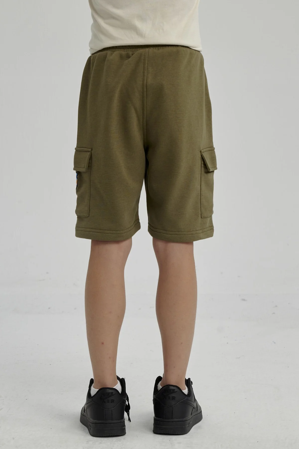 Bermuda Niño Franela Con Parche Verde Militar - Image 3