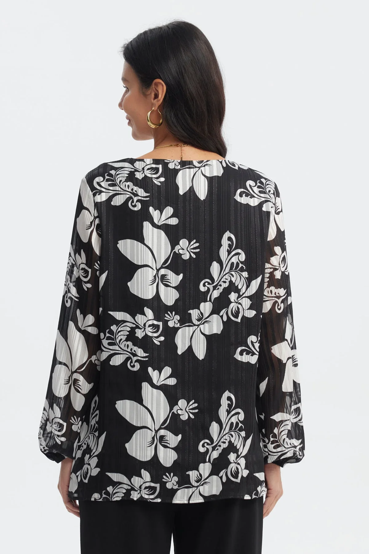 Blusa Mujer Aplicación Cuello Negro/Crudo - Image 3