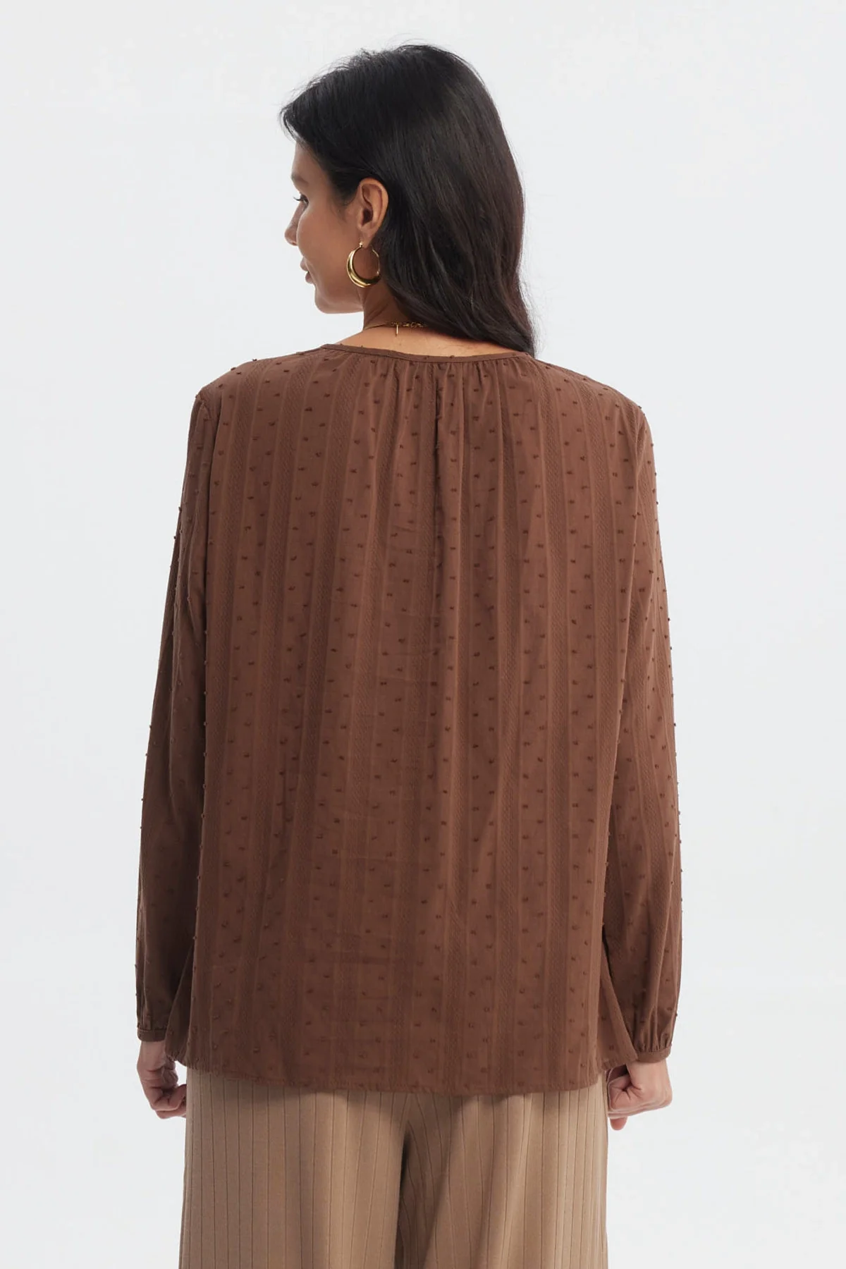 Blusa Mujer Cuello Camisero Café - Image 3