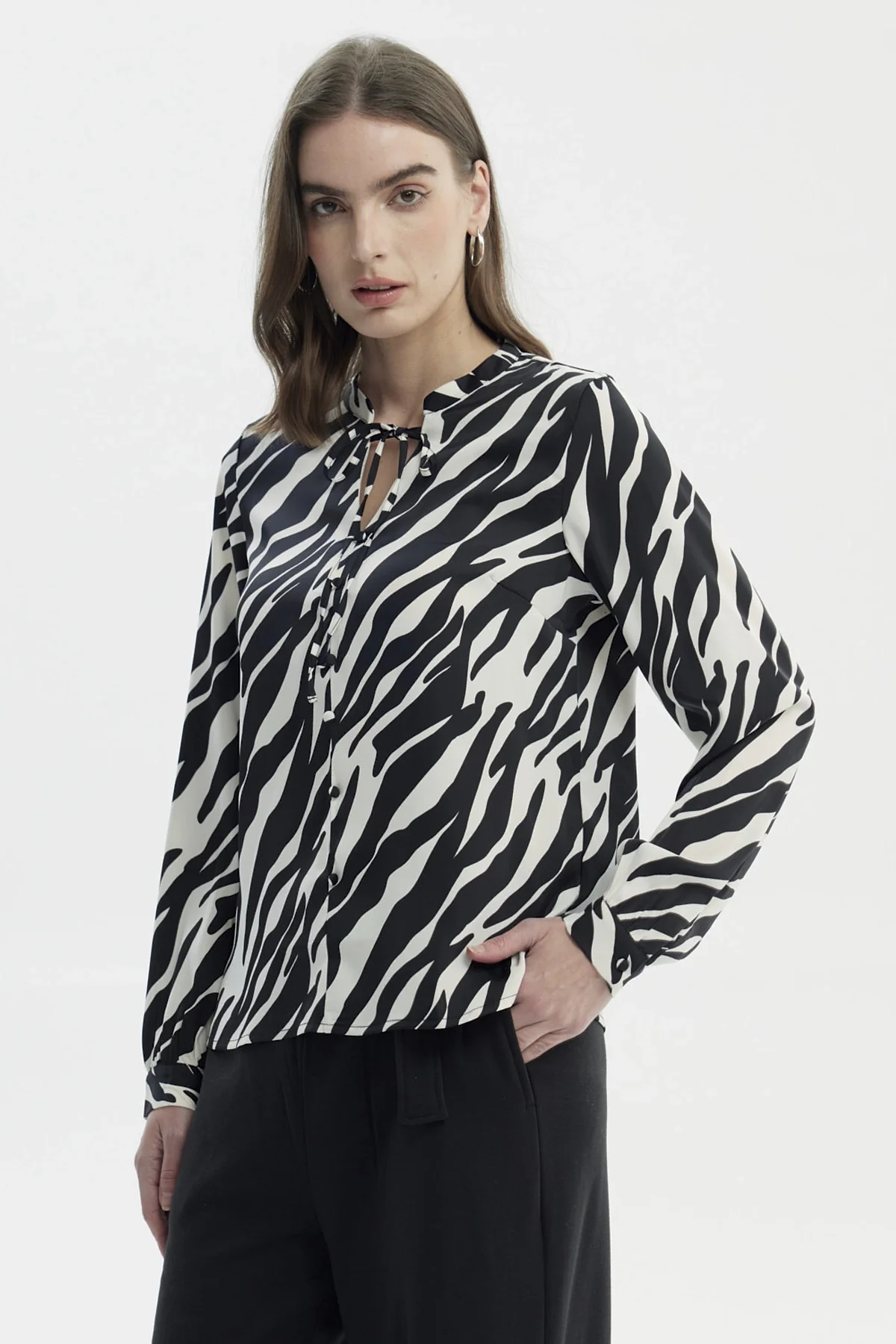Blusa Mujer Cuello Mao Con Cordones Crudo - Image 2