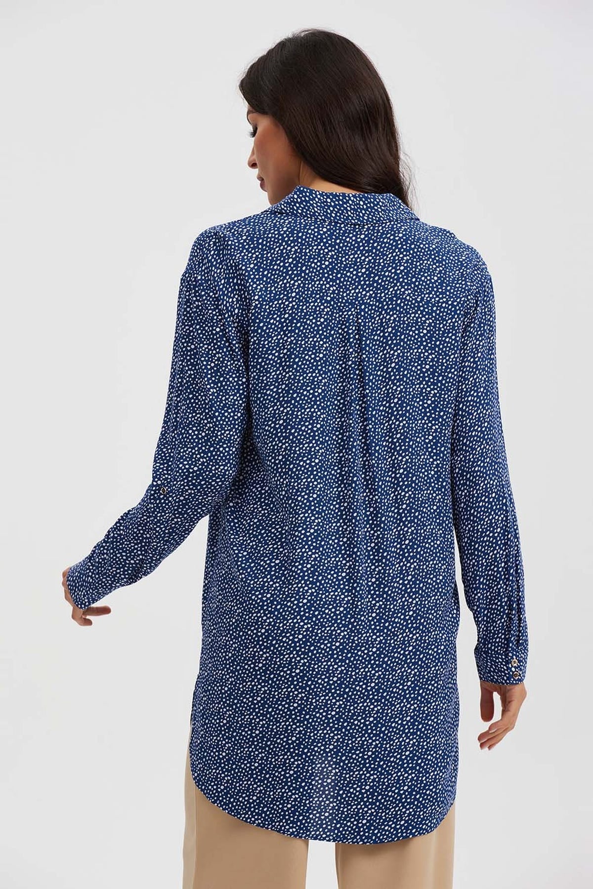 Blusa Mujer Larga Con Botón Parche Azul - Image 3