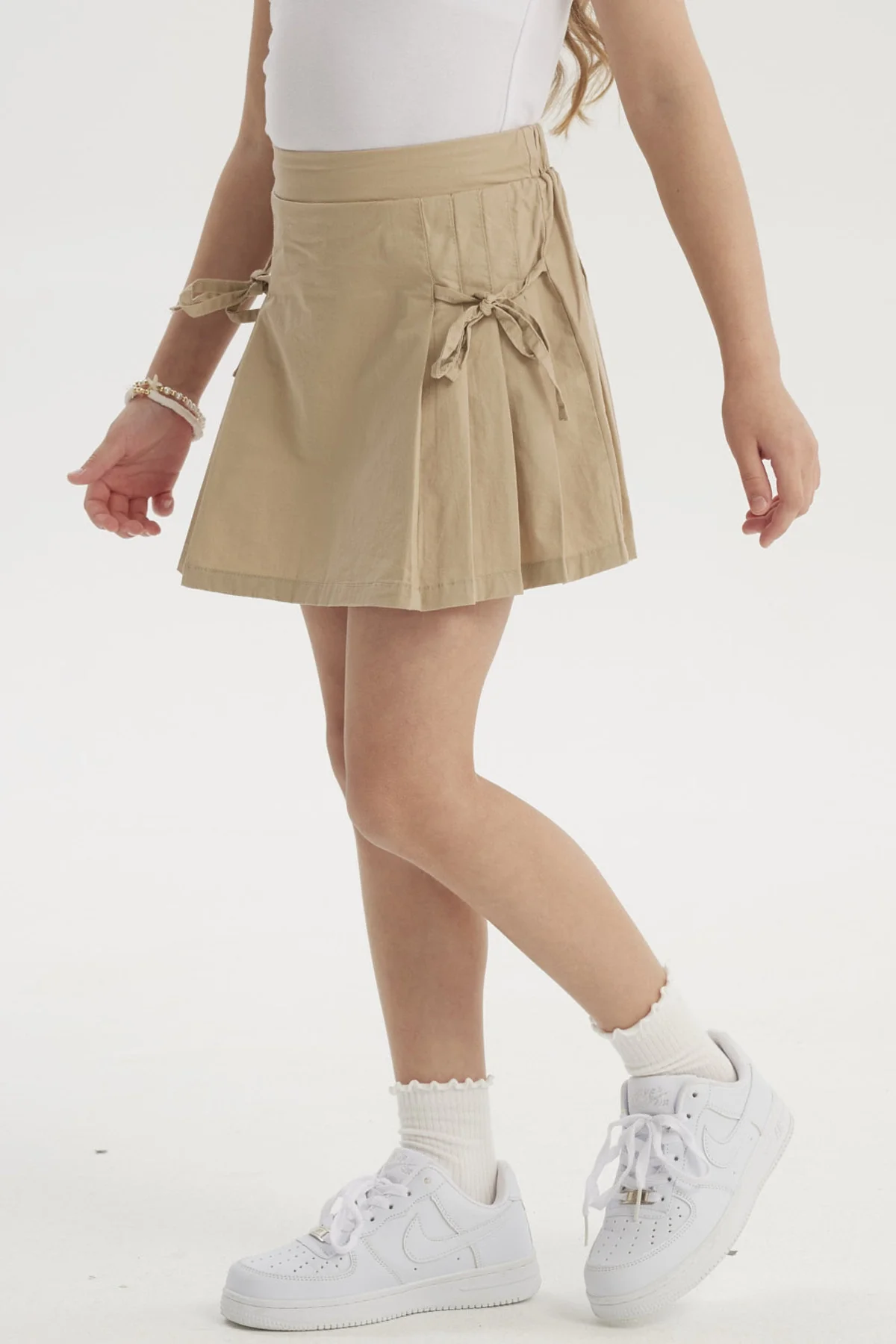 Falda Niña Pliegues Laterales Beige - Image 2