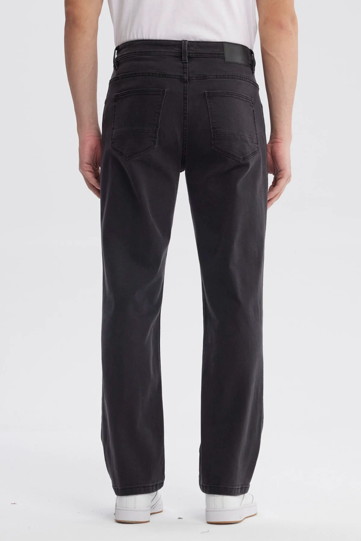 Jeans Hombre 605 Straight Negro - Image 3