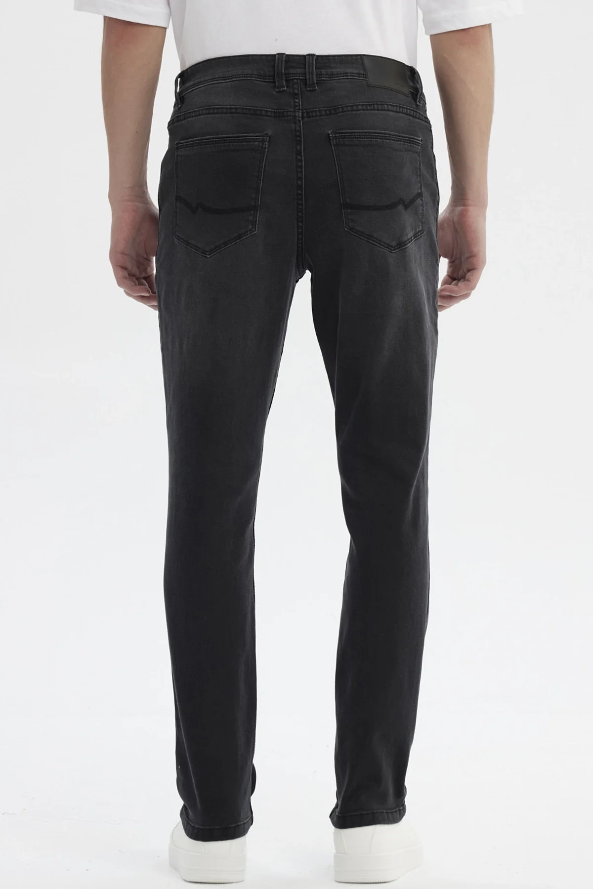 Jeans Hombre Slim 701 Gris Oscuro - Image 3