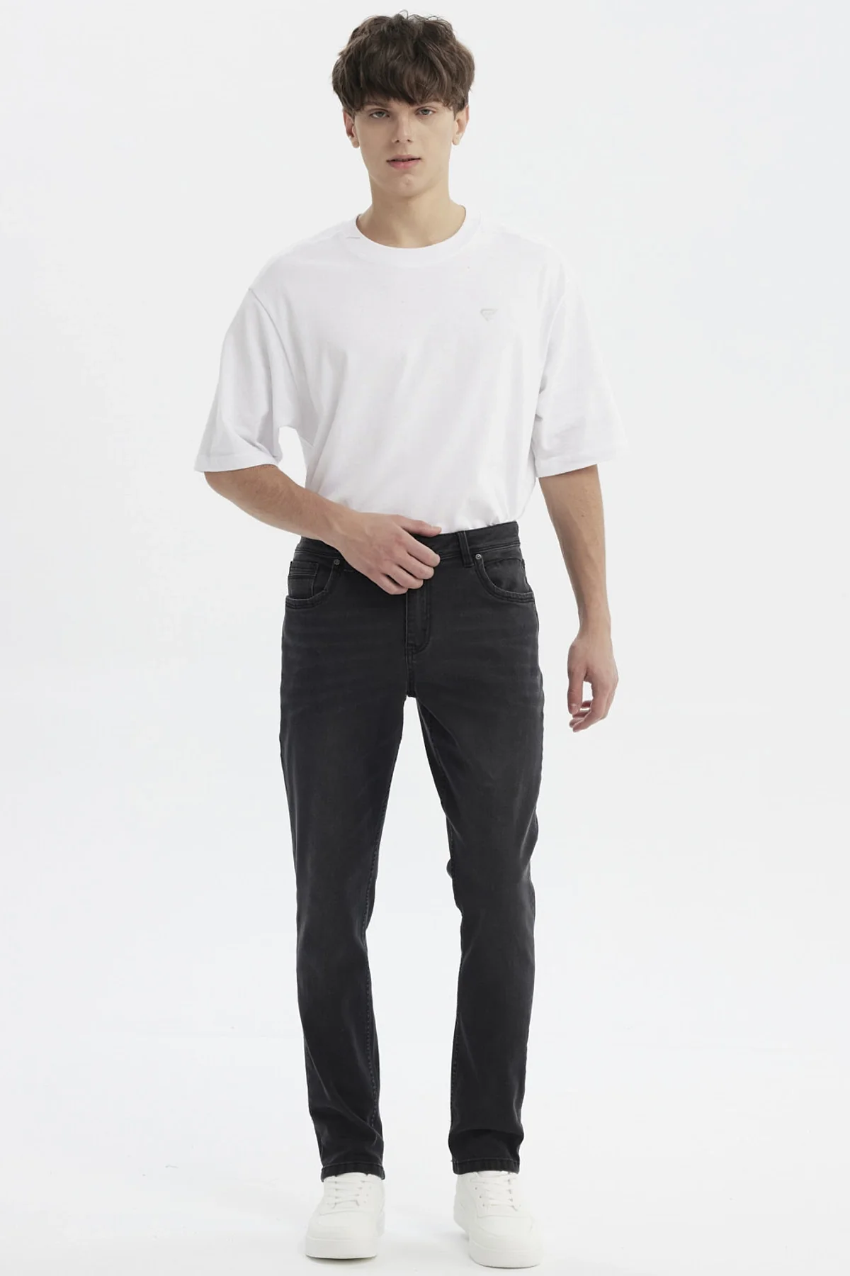 Jeans Hombre Slim 701 Gris Oscuro - Image 4