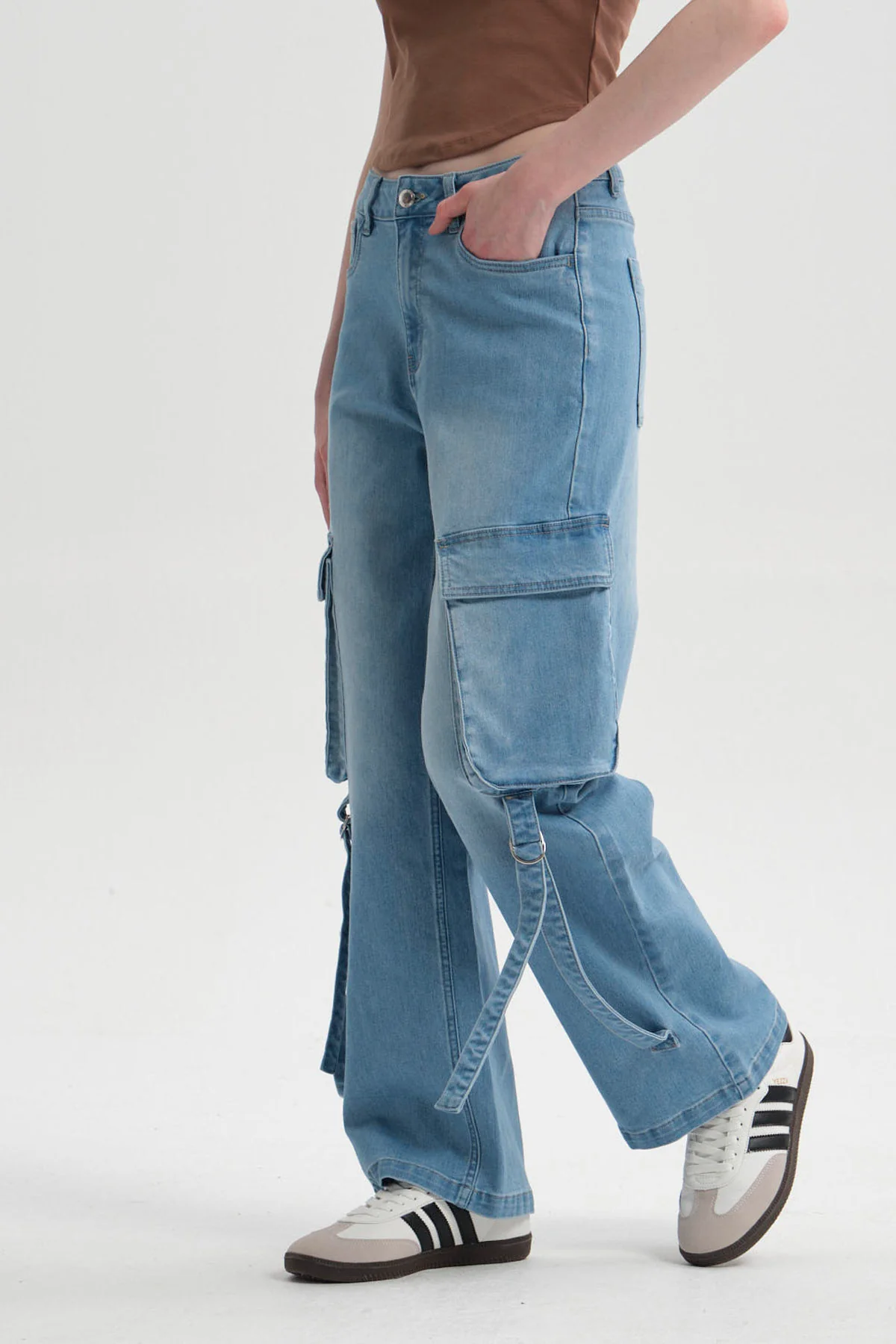 Jeans Mujer Calce Recto Cargo Amarra Azul Claro - Image 2