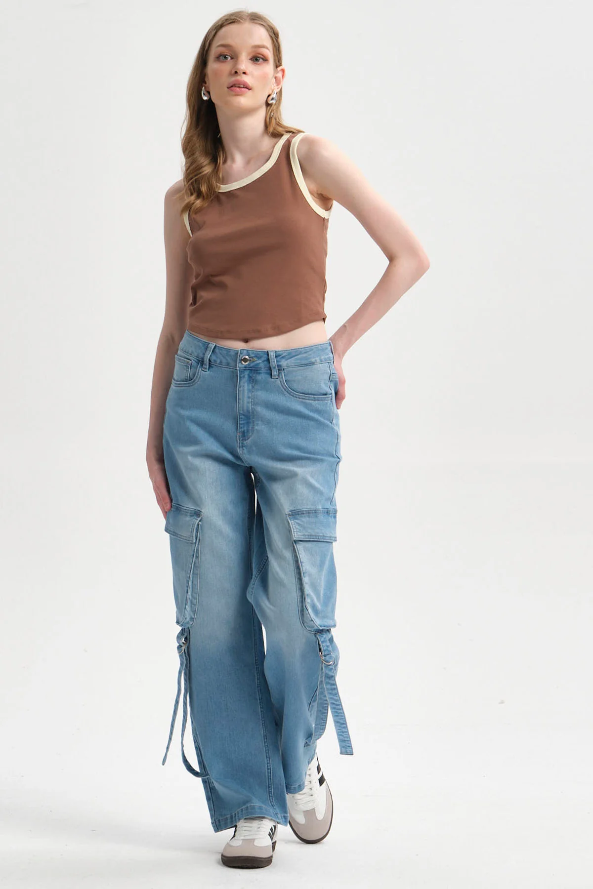 Jeans Mujer Calce Recto Cargo Amarra Azul Claro - Image 4