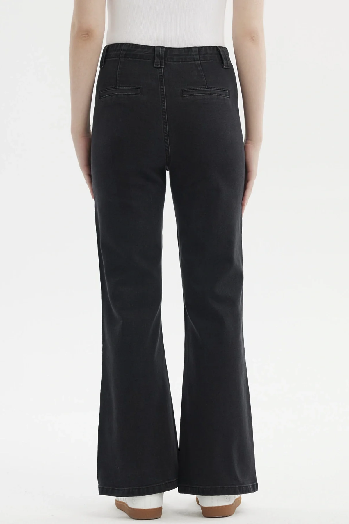 Jeans Mujer Flare Bolsillo Negro - Image 3