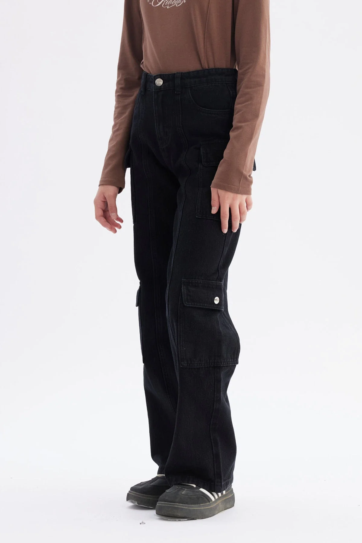 Jeans Niña Cargo Con Dos Bolsillos Negro - Image 2