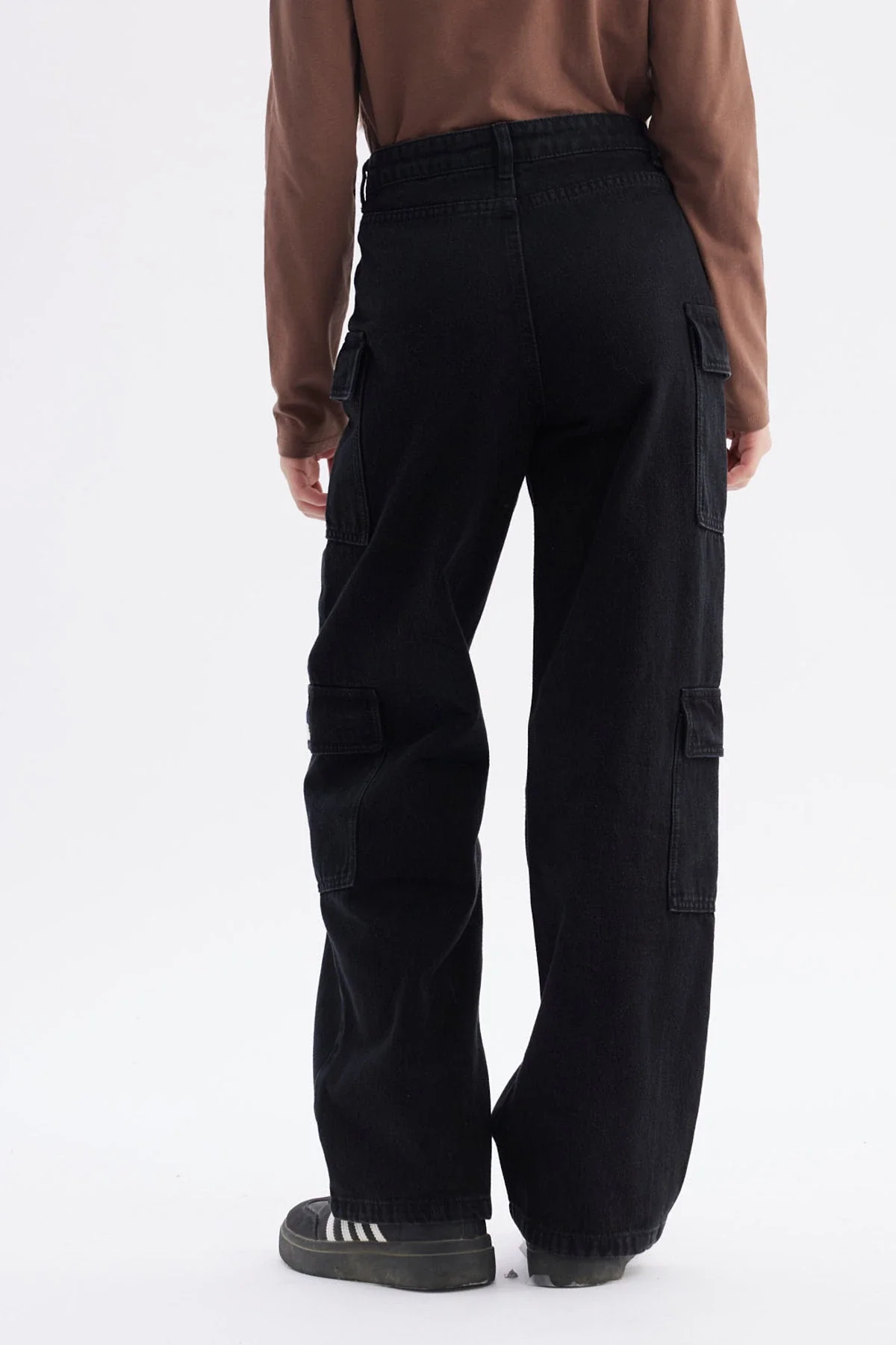 Jeans Niña Cargo Con Dos Bolsillos Negro - Image 3