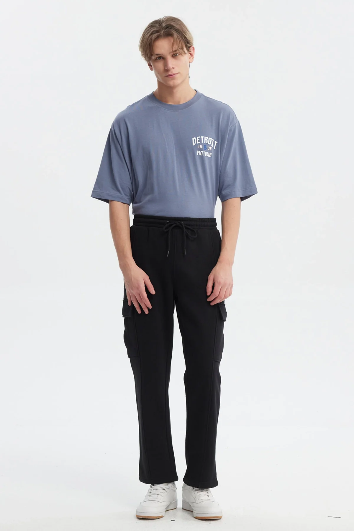 Pantalón Buzo Hombre Calce Recto Negro - Image 4