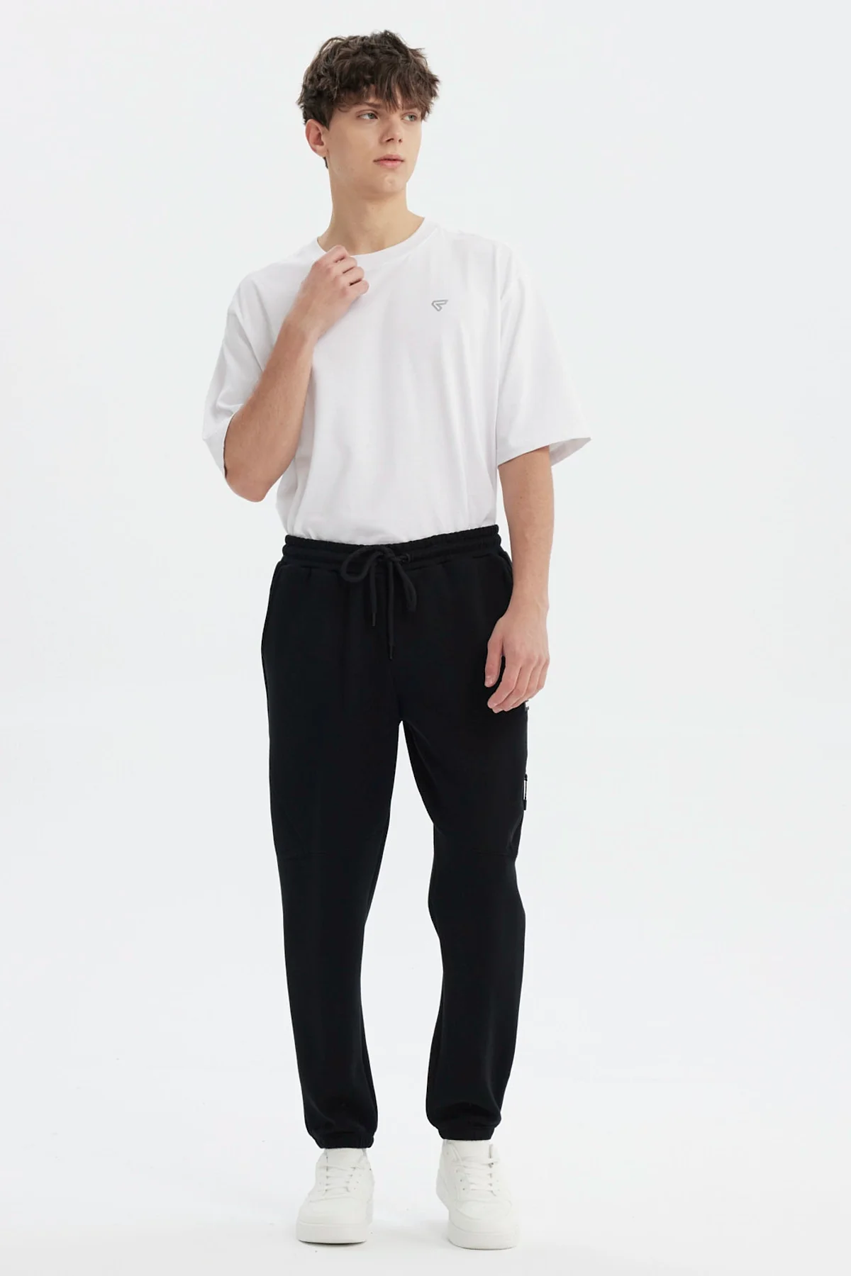 Pantalón Buzo Hombre Pitillo Negro - Image 4