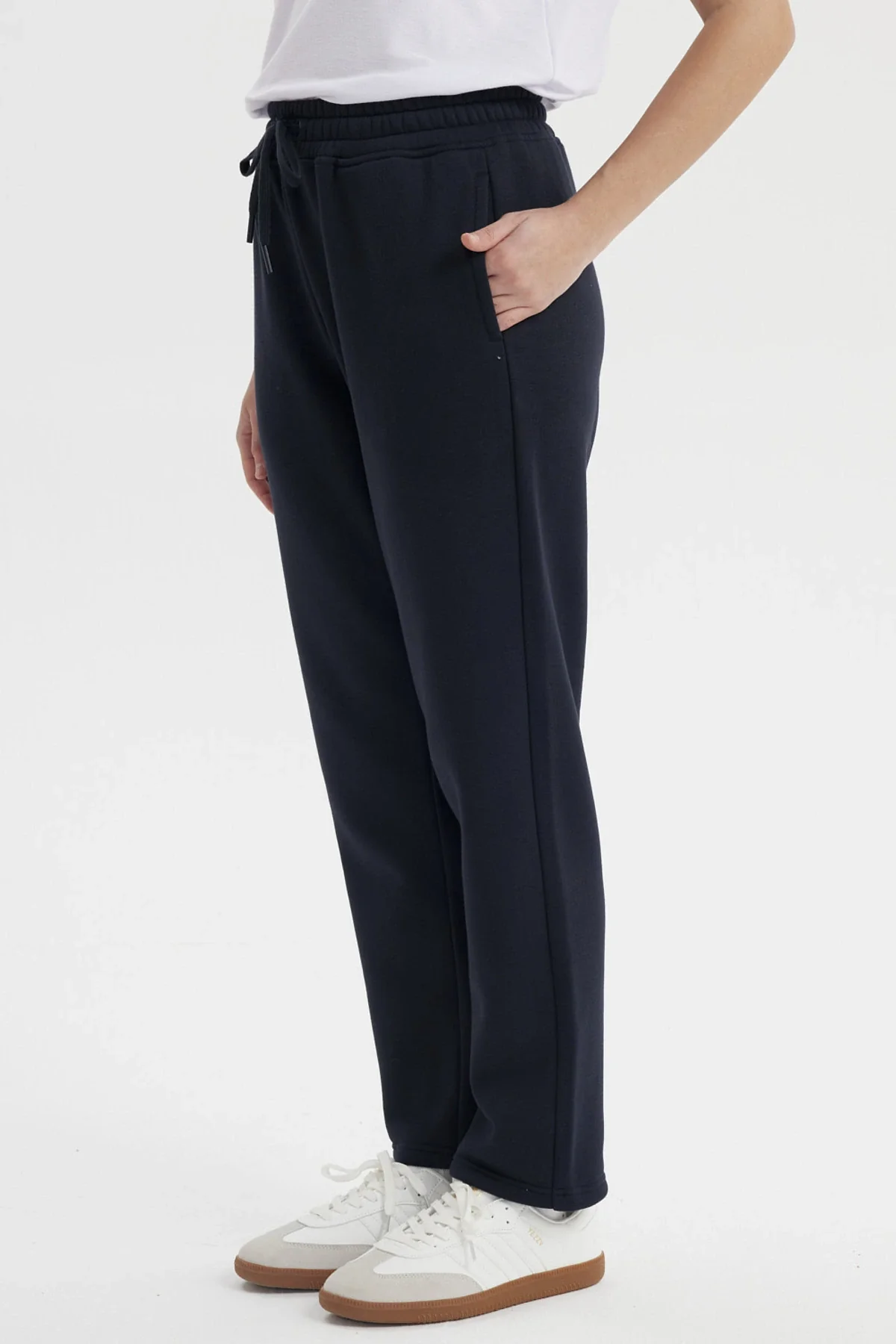 Pantalón Buzo Mujer Calce Recto Slim Azul Marino - Image 2