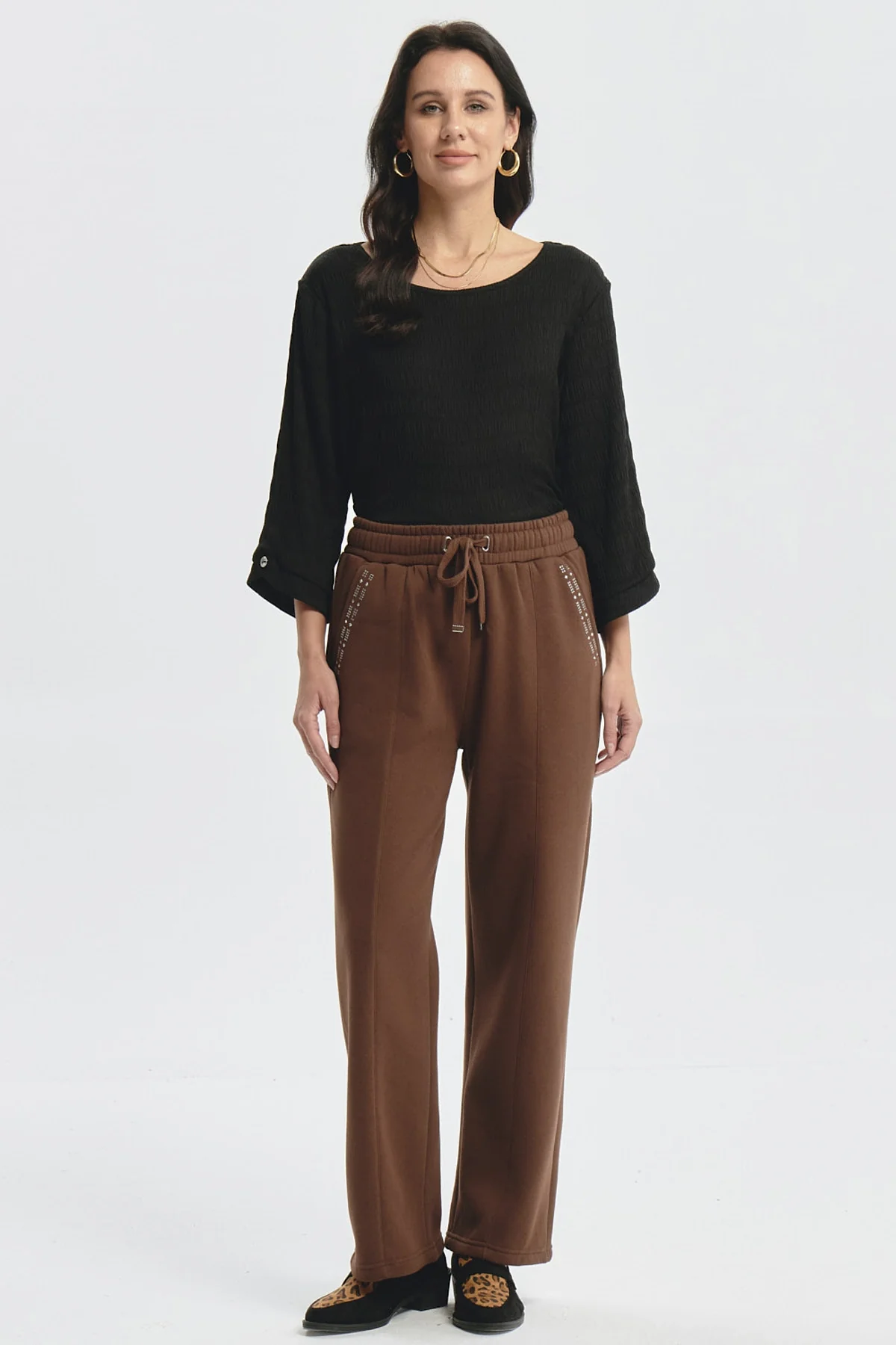 Pantalón Buzo Mujer Con Costura Frontal Café - Image 4