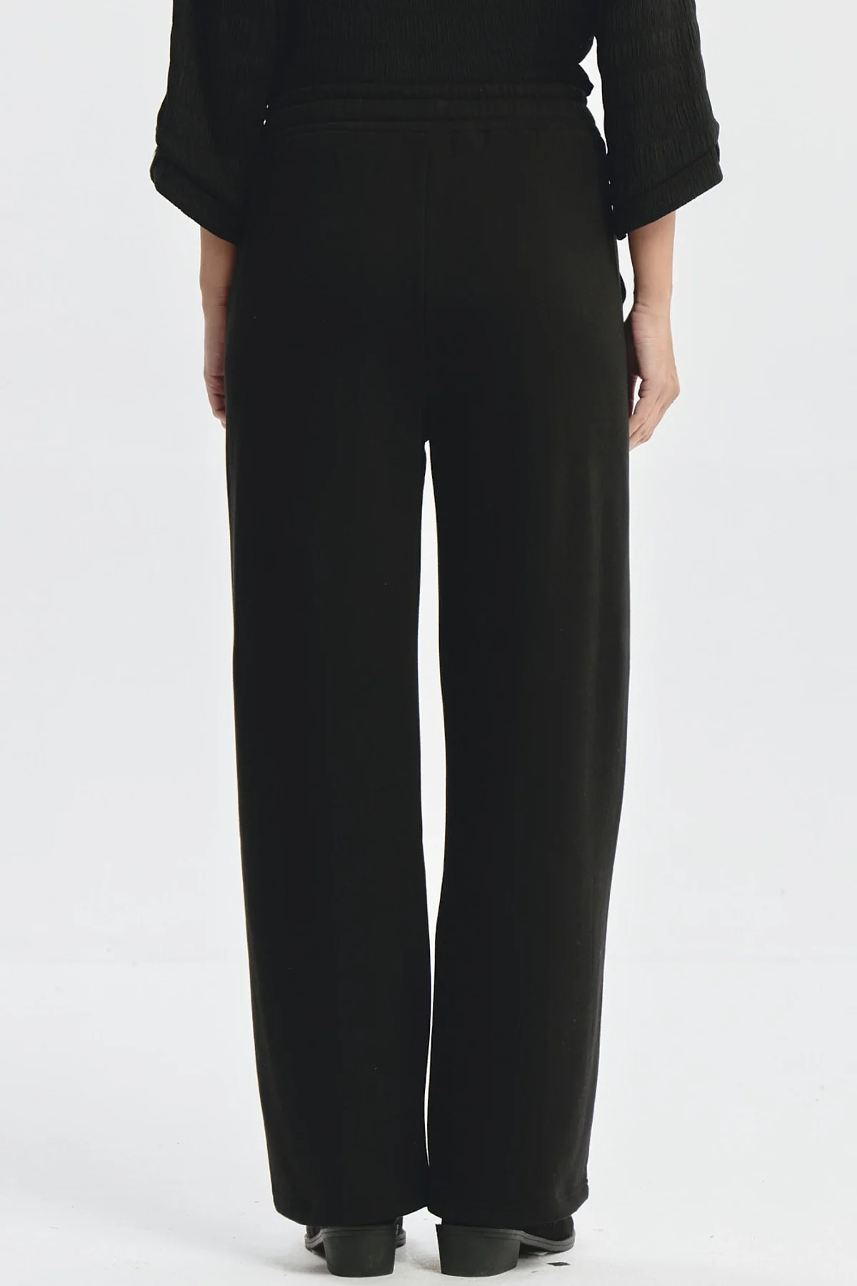 Pantalón Buzo Mujer Con Costura Frontal Negro - Image 3