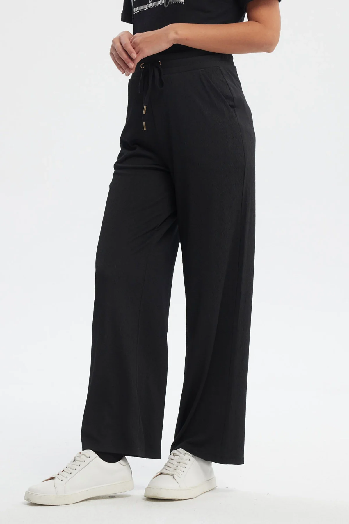 Pantalón Buzo Mujer Detalles Ojetillos Negro - Image 2