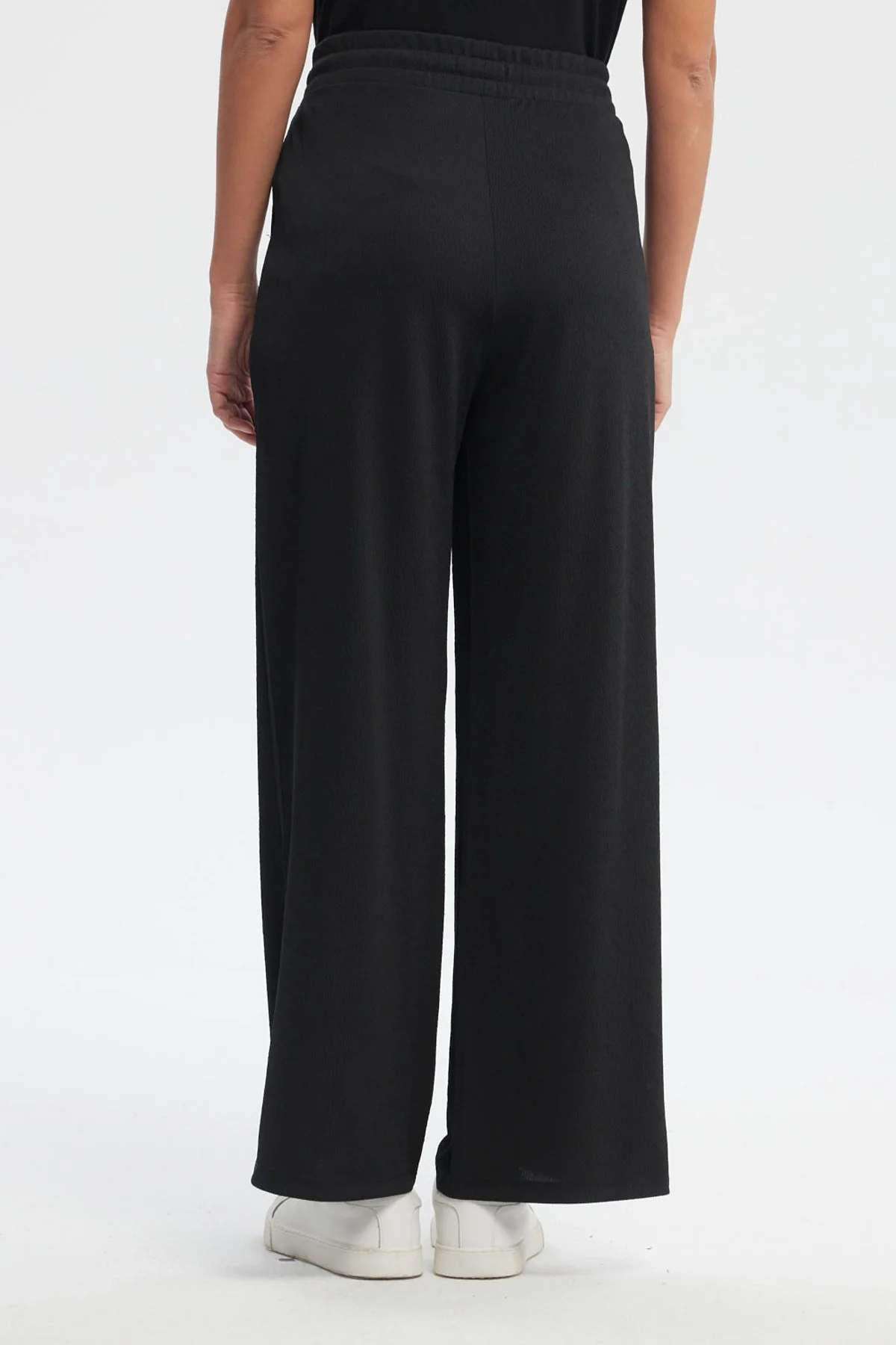 Pantalón Buzo Mujer Detalles Ojetillos Negro - Image 3