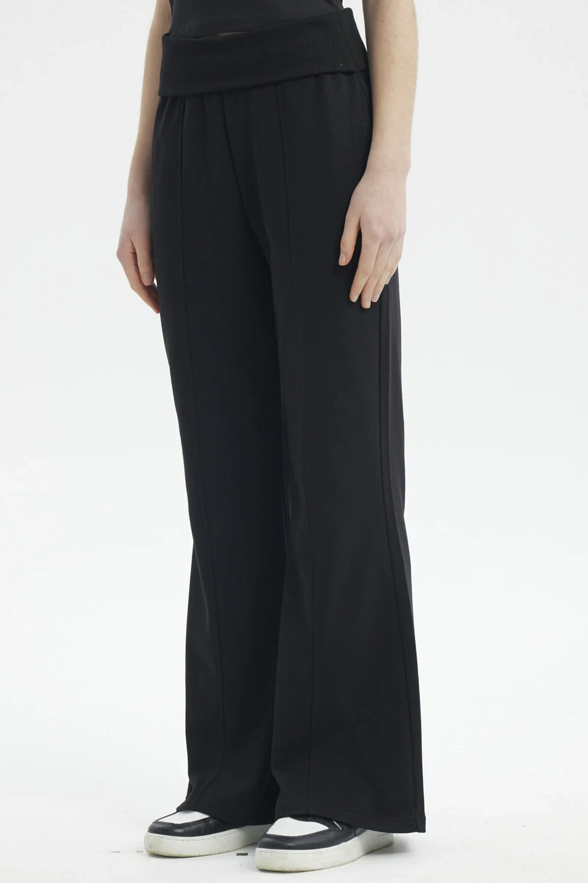 Pantalón Buzo Mujer Flare Negro - Image 2