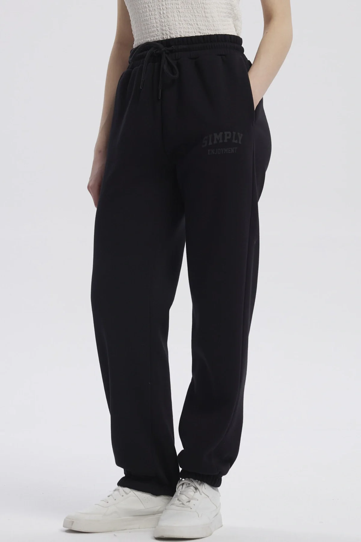 Pantalón Buzo Mujer Jogger Negro - Image 2