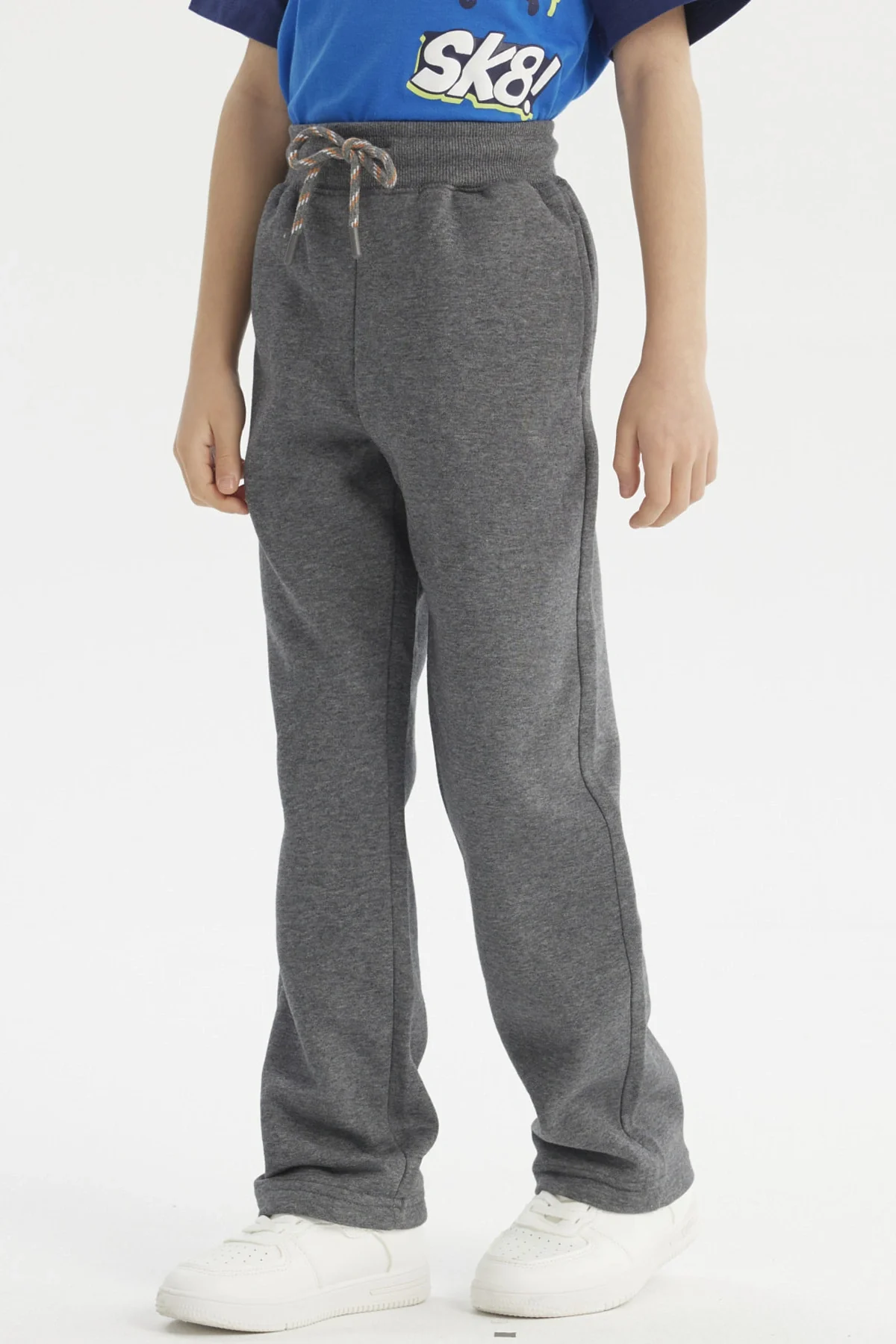 Pantalón Buzo Niño Calce Recto Gris Oscuro - Image 2