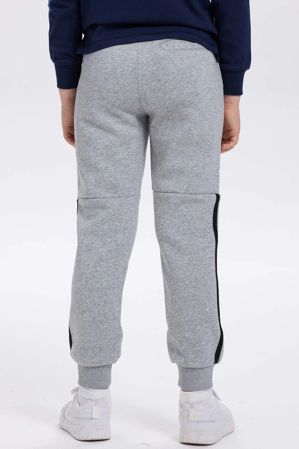 Pantalón Buzo Niño Con Rayas Lateral Gris Melange - Image 3