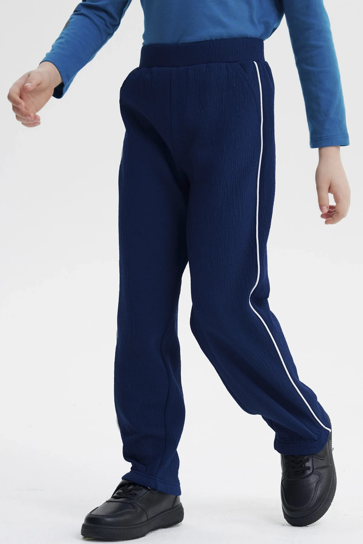 Pantalón Buzo Niño Pitillo Azul Oscuro - Image 2