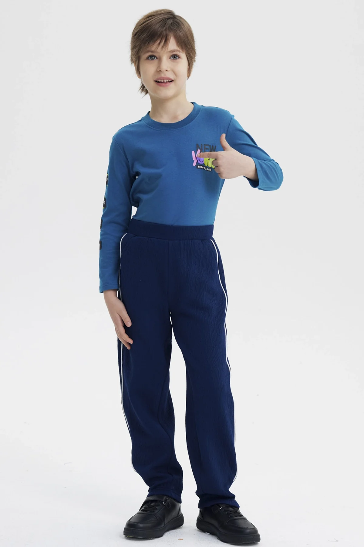 Pantalón Buzo Niño Pitillo Azul Oscuro - Image 4