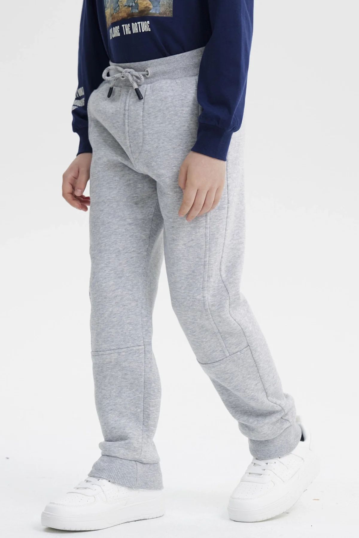 Pantalón Buzo Niño Pitillo Gris Melange - Image 2