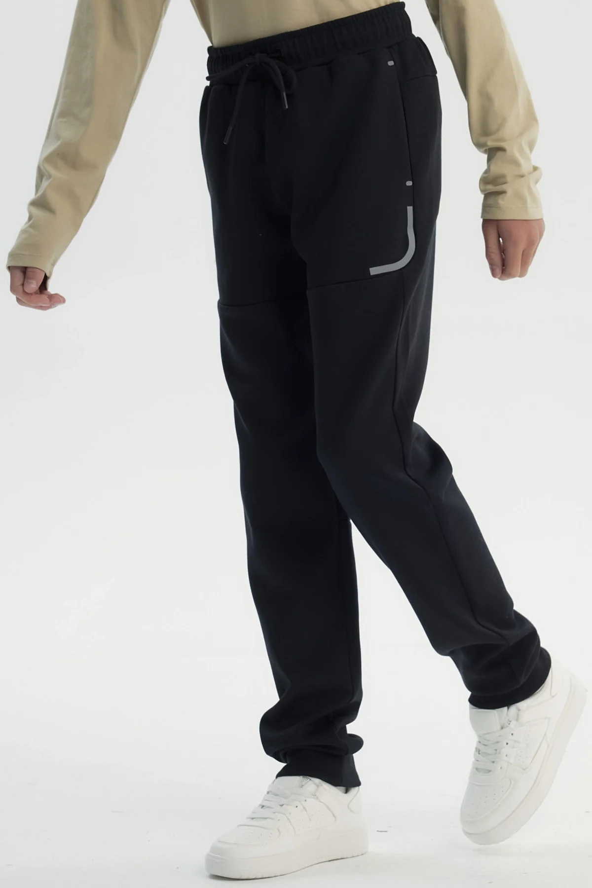 Pantalón Buzo Niño Pitillo Negro - Image 2