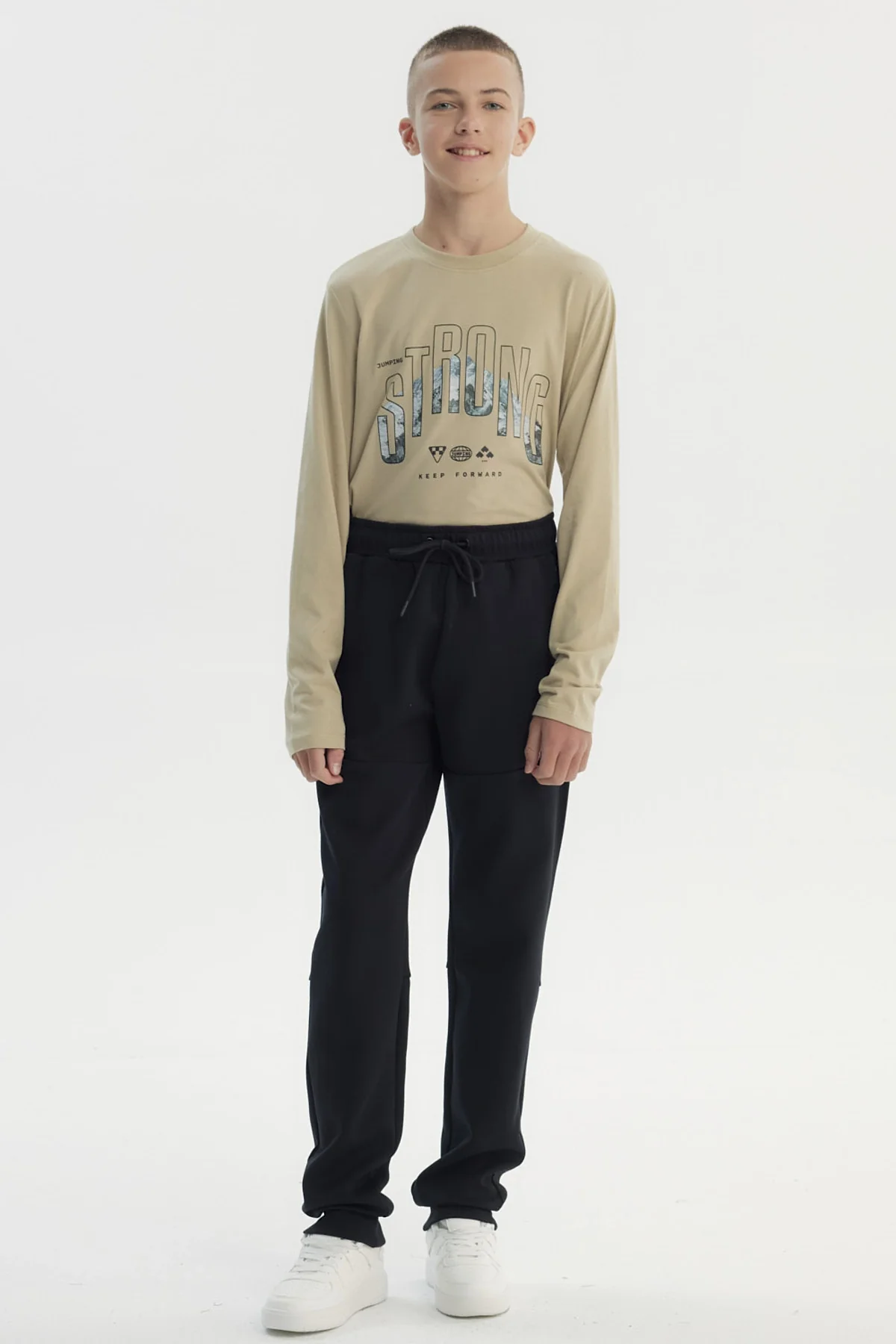 Pantalón Buzo Niño Pitillo Negro - Image 4