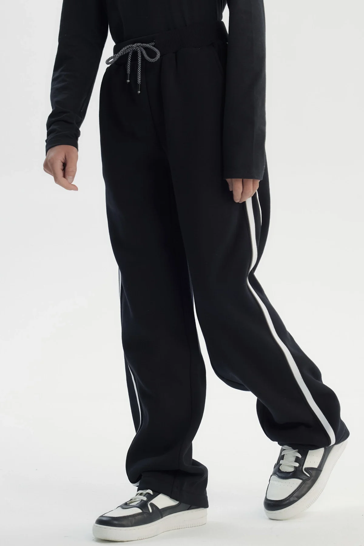 Pantalón Buzo Niño Pitillo Negro - Image 2