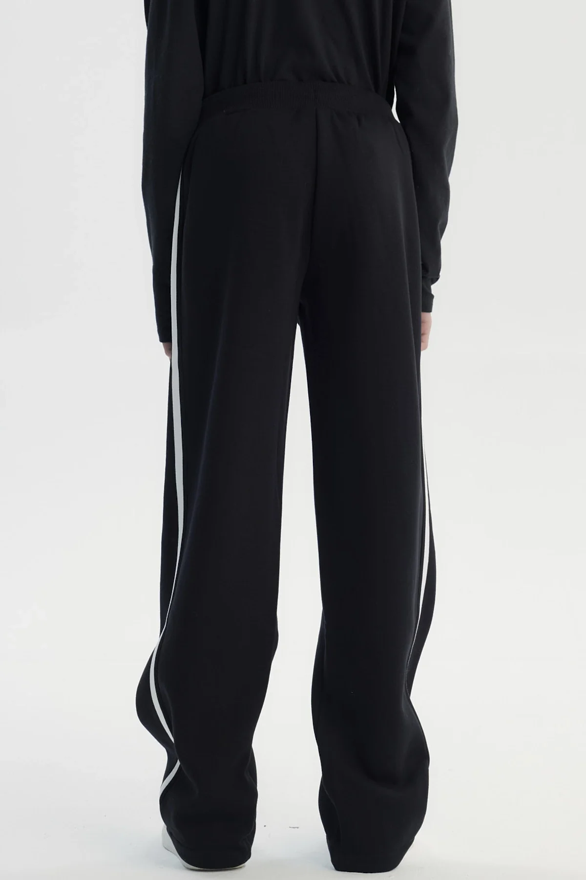 Pantalón Buzo Niño Pitillo Negro - Image 3