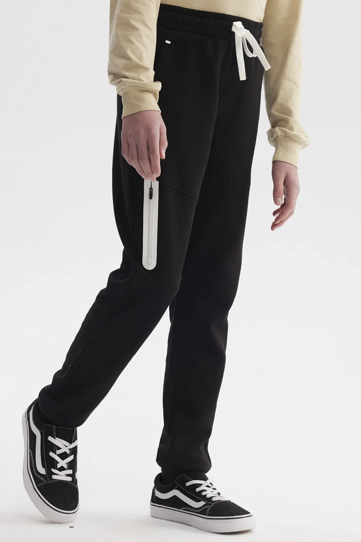 Pantalón Buzo Niño Pitillo Negro - Image 2