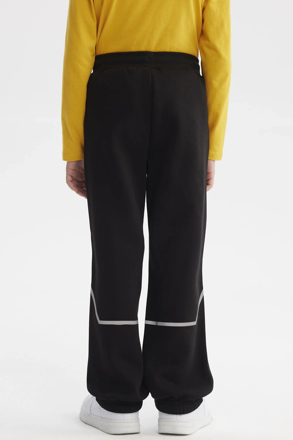 Pantalón Buzo Niño Pitillo Negro - Image 3
