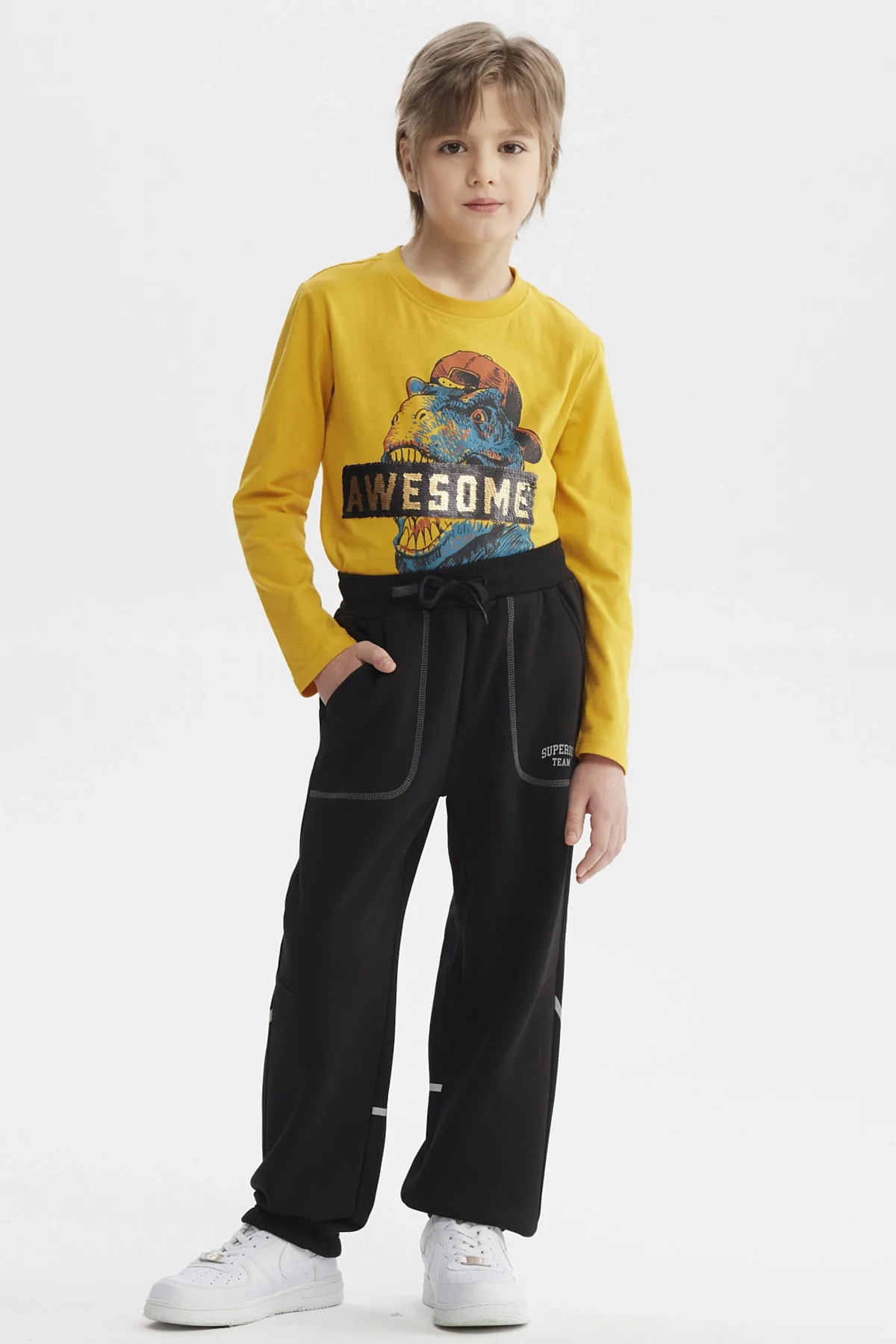 Pantalón Buzo Niño Pitillo Negro - Image 4
