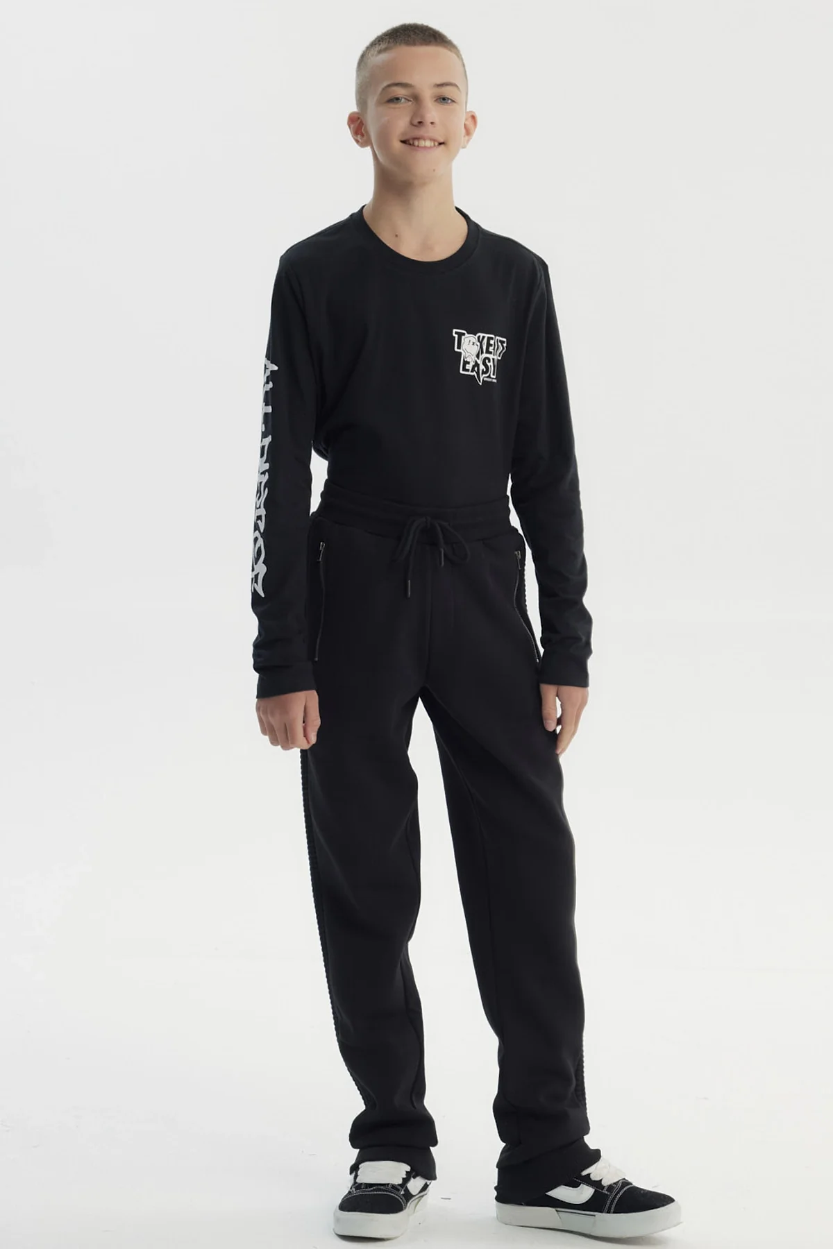 Pantalón Buzo Niño Pitillo Negro - Image 4