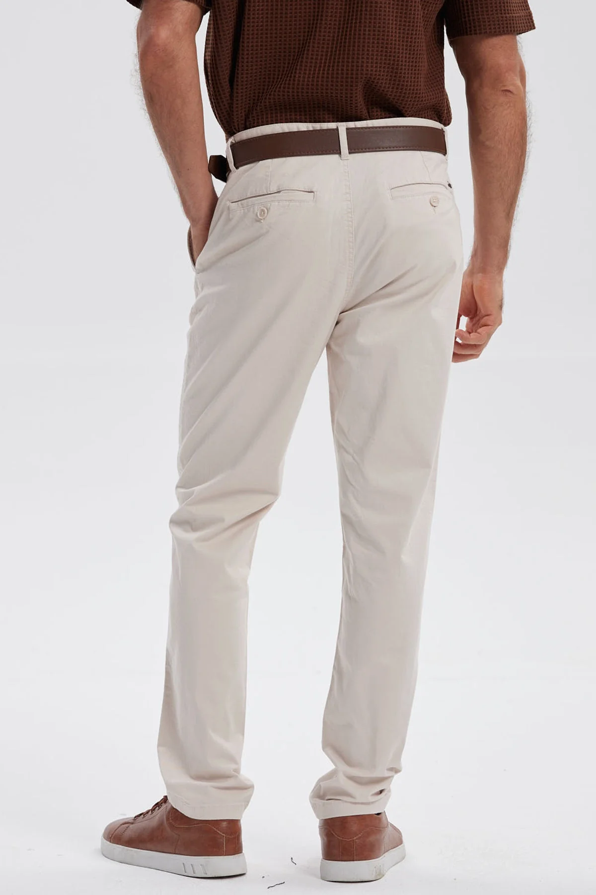 Pantalón Hombre Chino Cinturón Beige - Image 3