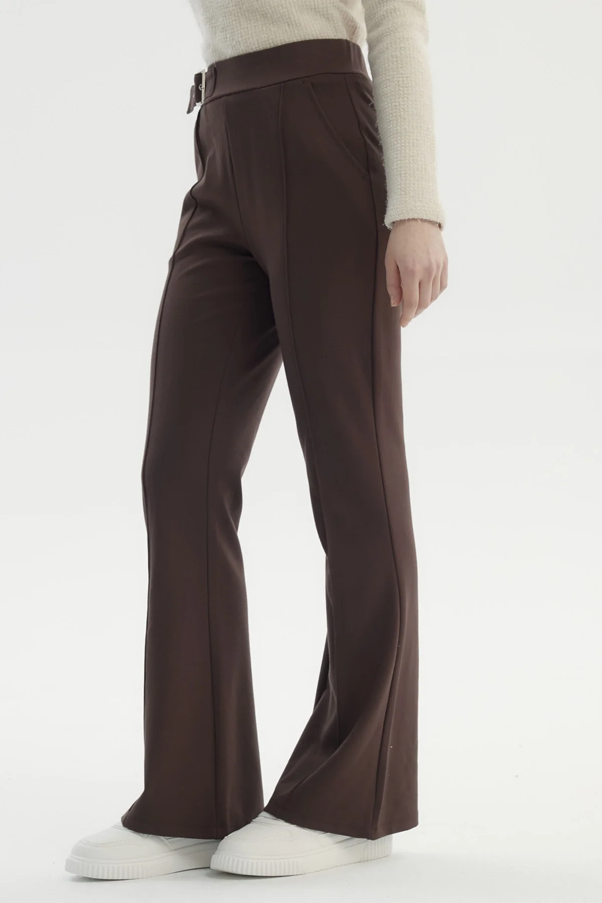 Pantalón Mujer Aplicación Hebilla Chocolate - Image 2