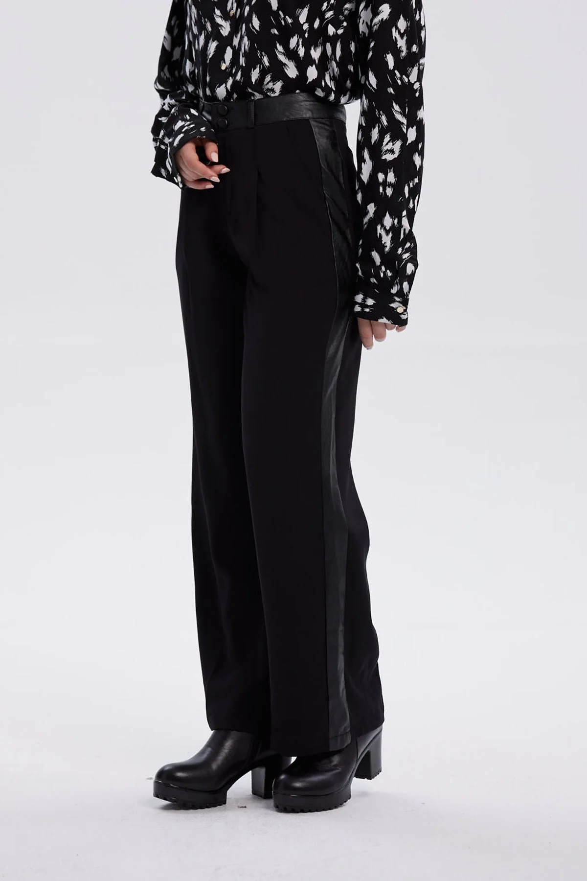 Pantalón Mujer Aplicación Pu Pretina Negro - Image 2