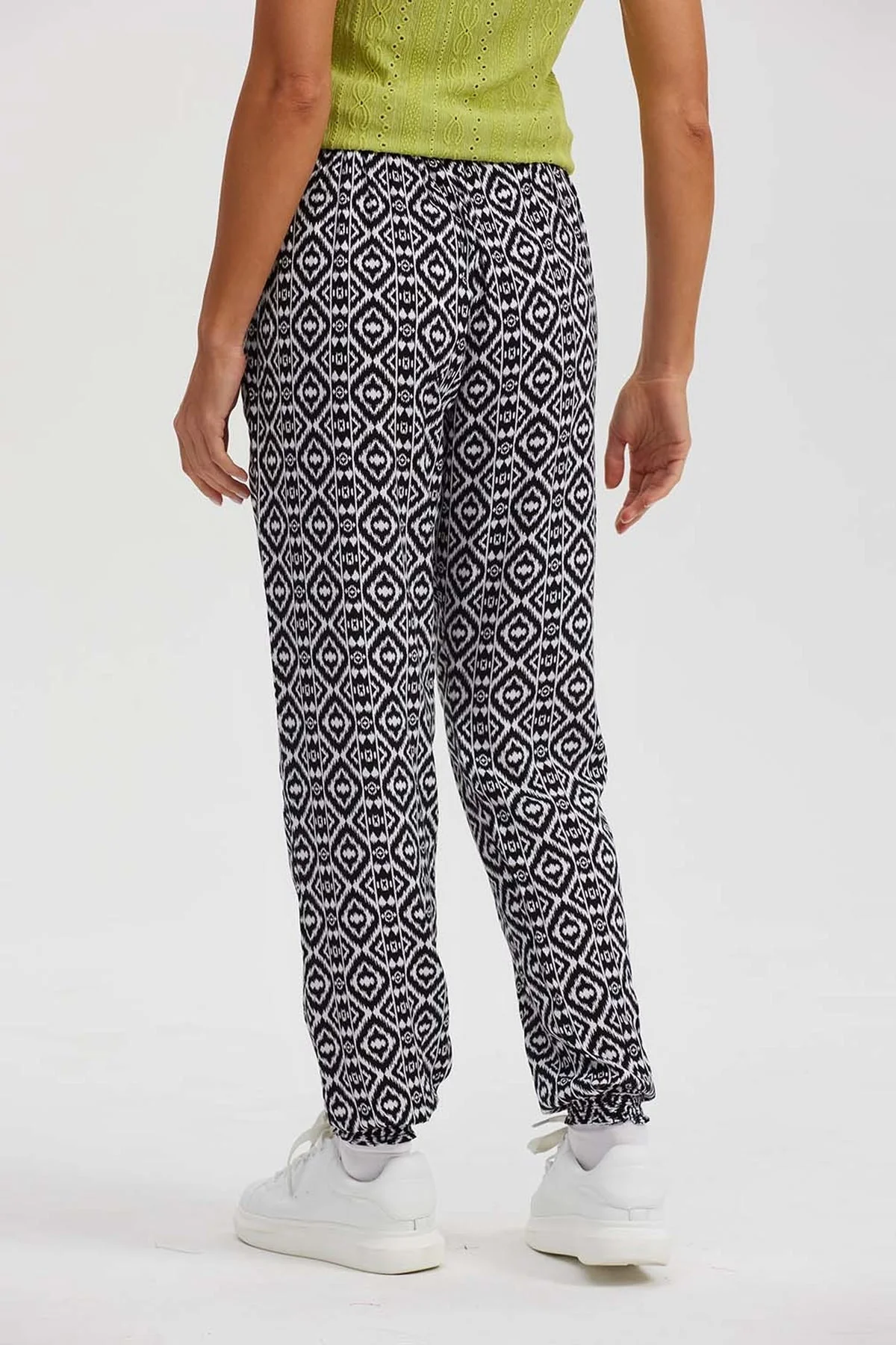 Pantalón Mujer Bombacho Puño Elástico Negro - Image 3