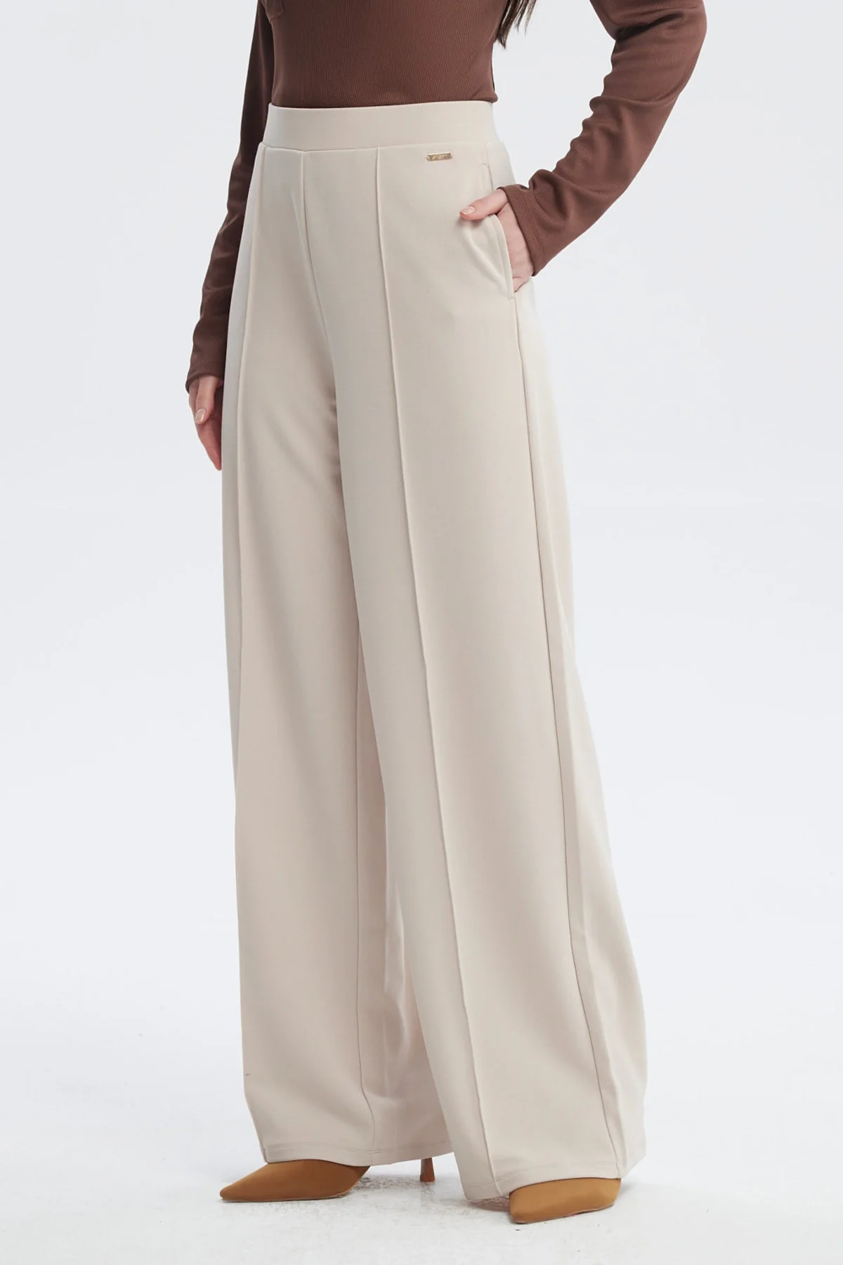 Pantalón Mujer Calce Recto Arena - Image 2