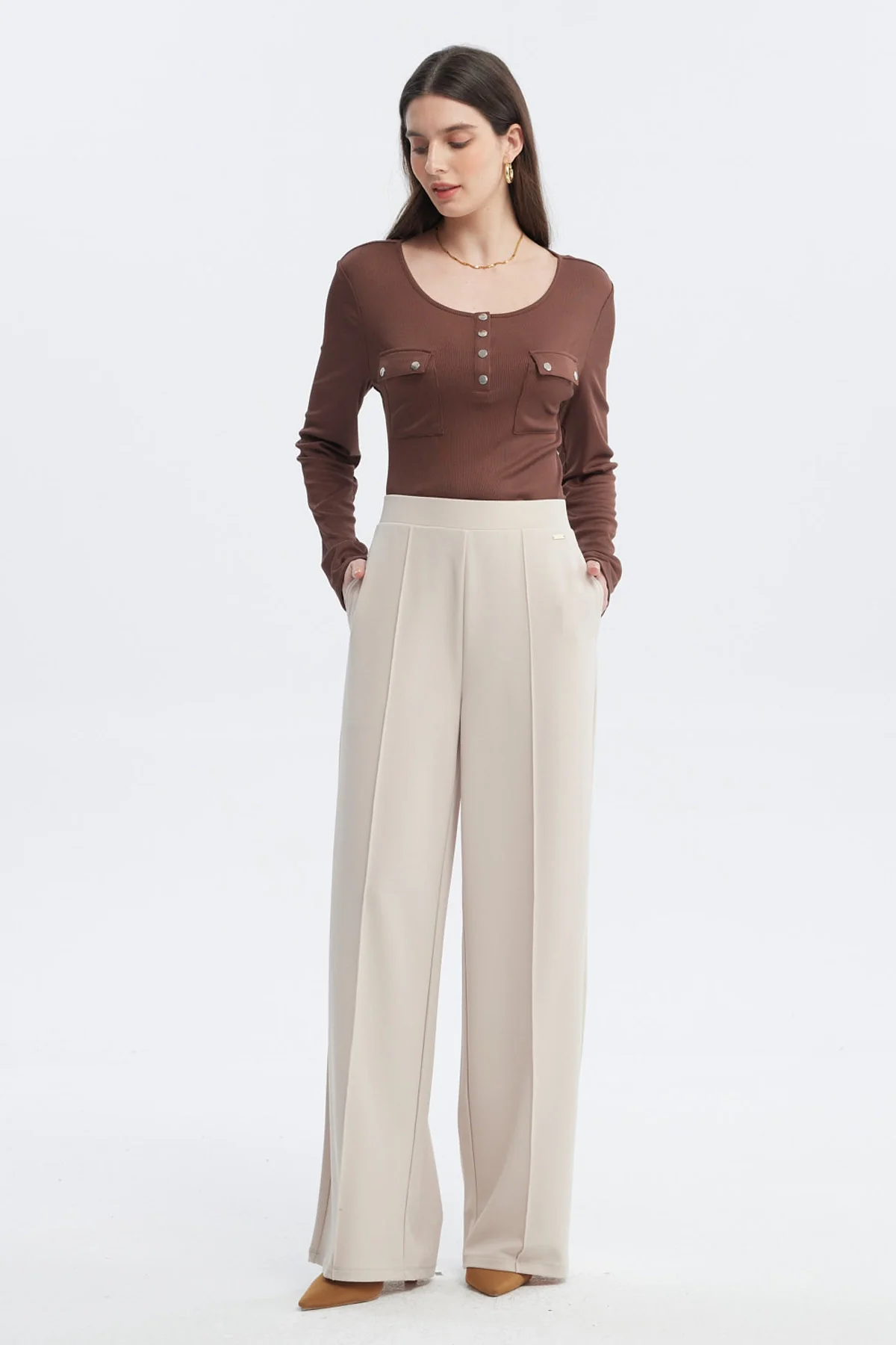 Pantalón Mujer Calce Recto Arena - Image 4