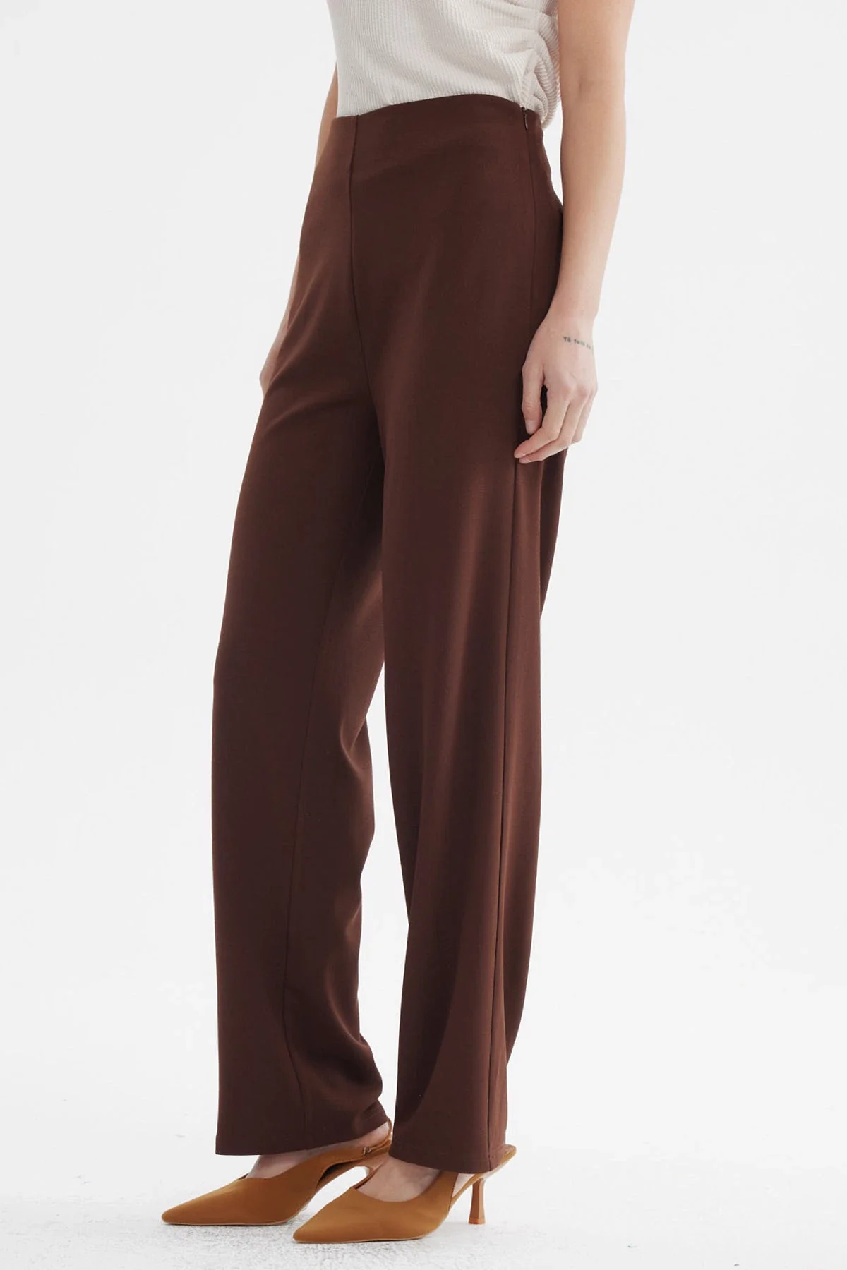 Pantalón Mujer Calce Recto Chocolate - Image 2