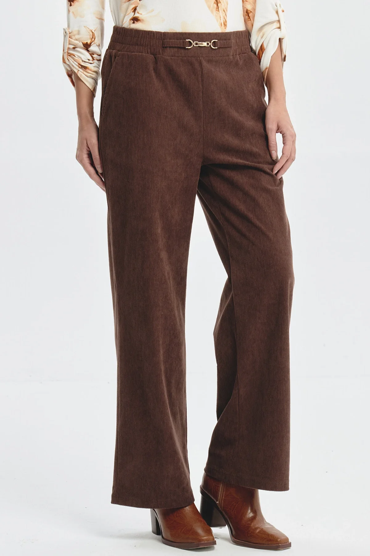 Pantalón Mujer Calce Recto Detalle Pretina Café - Image 2