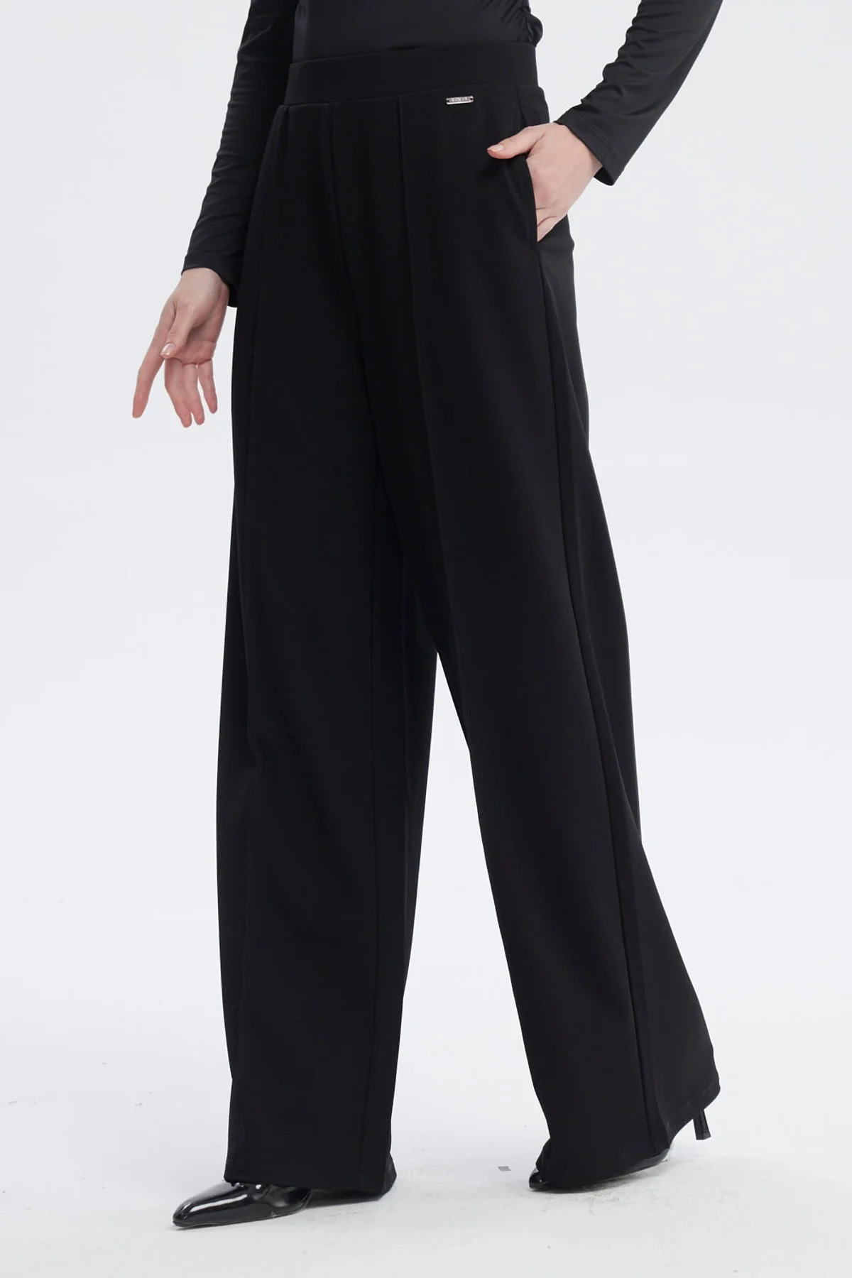 Pantalón Mujer Calce Recto Negro - Image 2