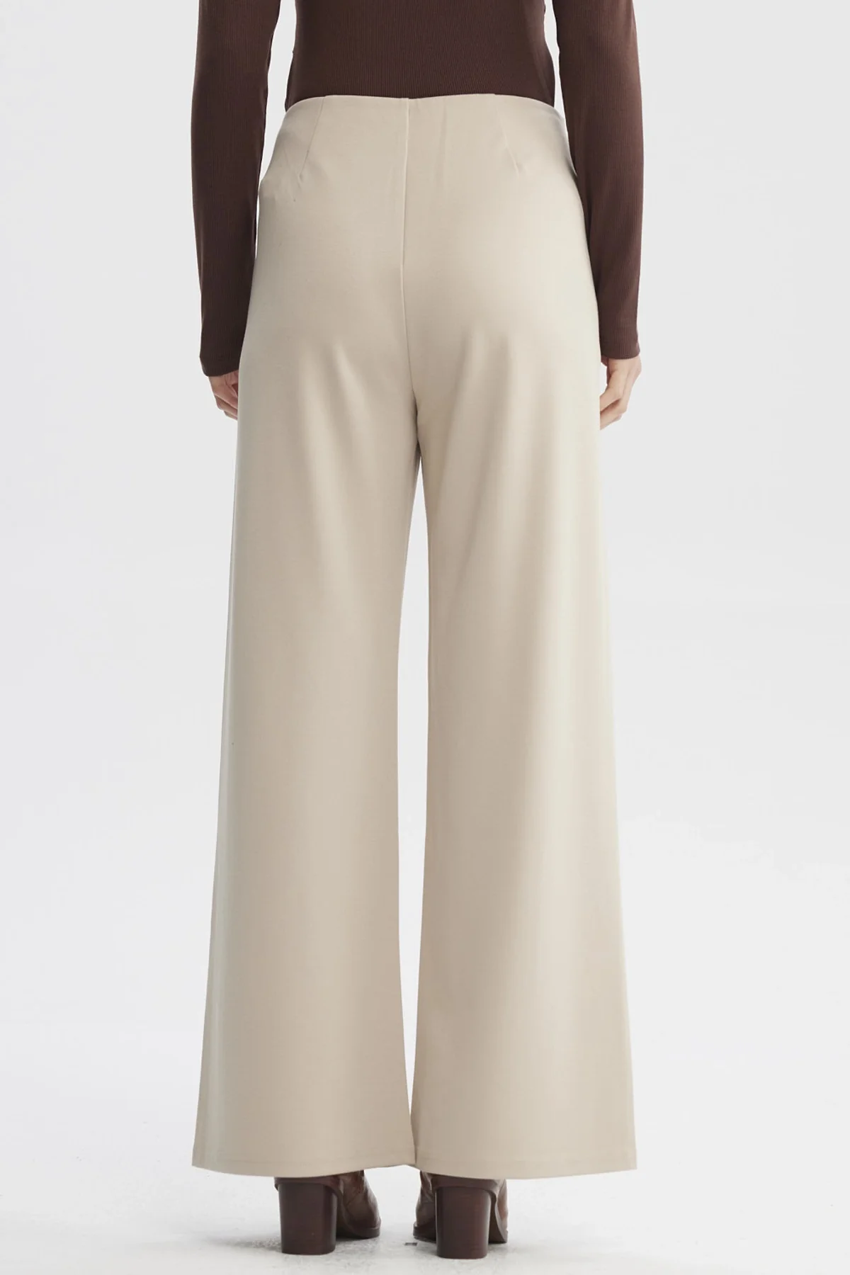 Pantalón Mujer Calce Recto Tapeta Botones Arena - Image 3