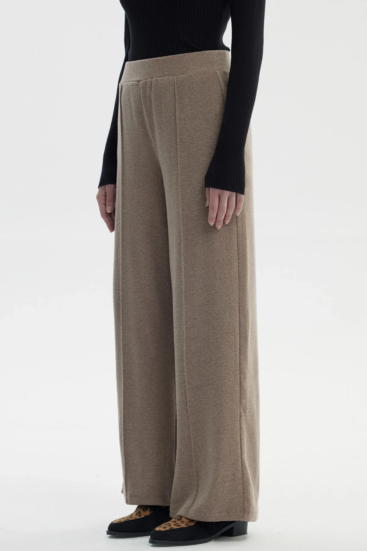Pantalón Mujer Camman Calce Recto Cortes Taupe - Image 2