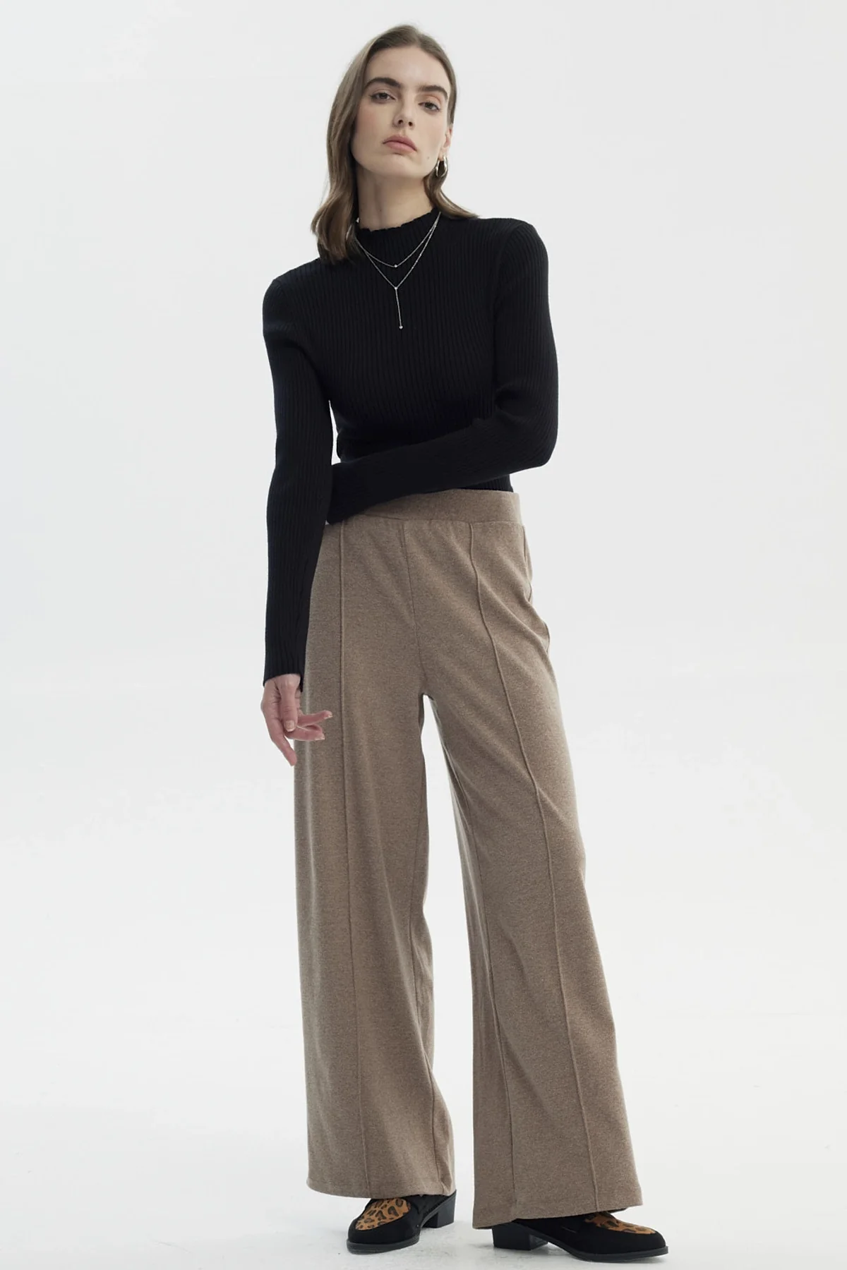 Pantalón Mujer Camman Calce Recto Cortes Taupe - Image 4