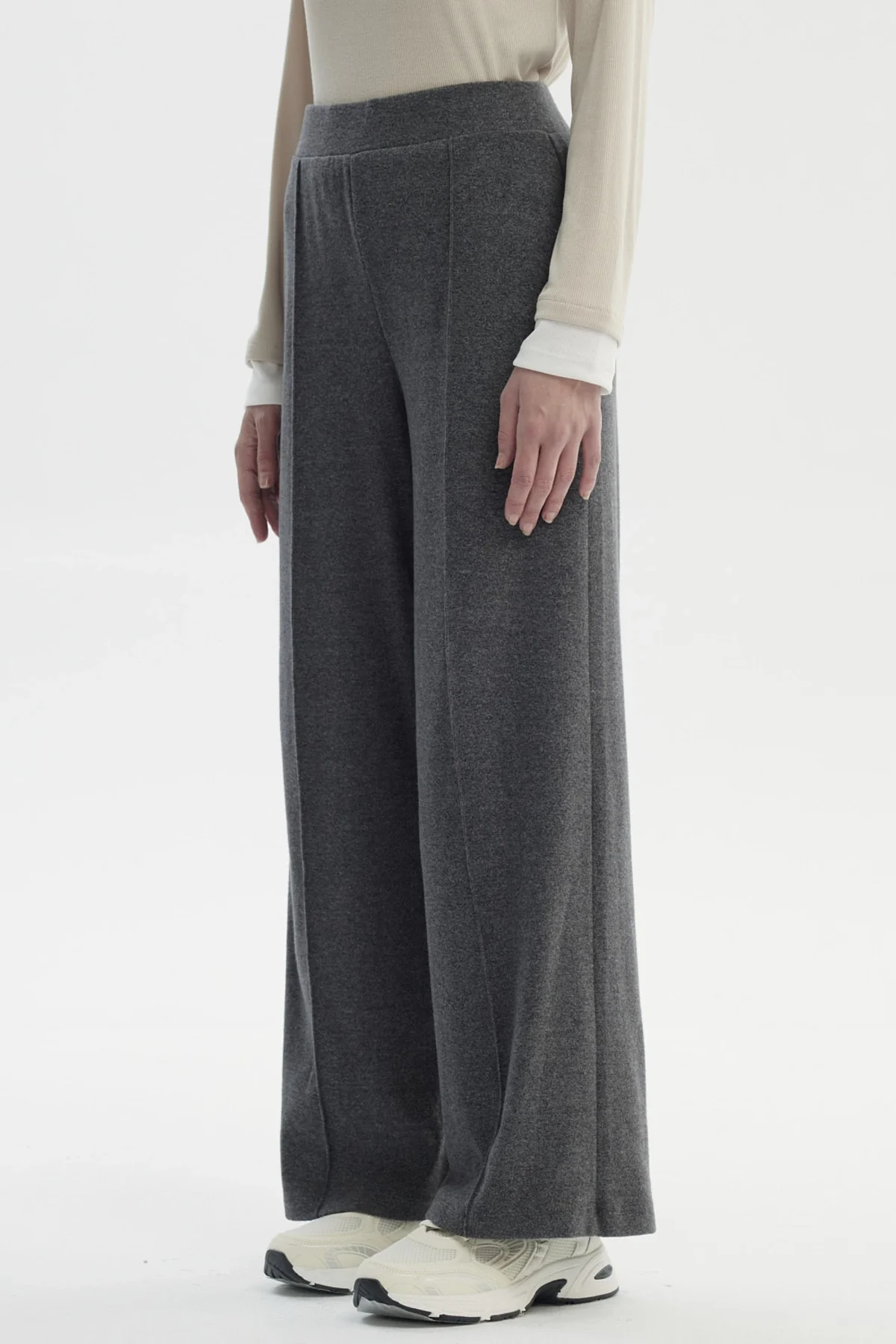 Pantalón Mujer Camman Calce Recto Cortes Gris - Image 2